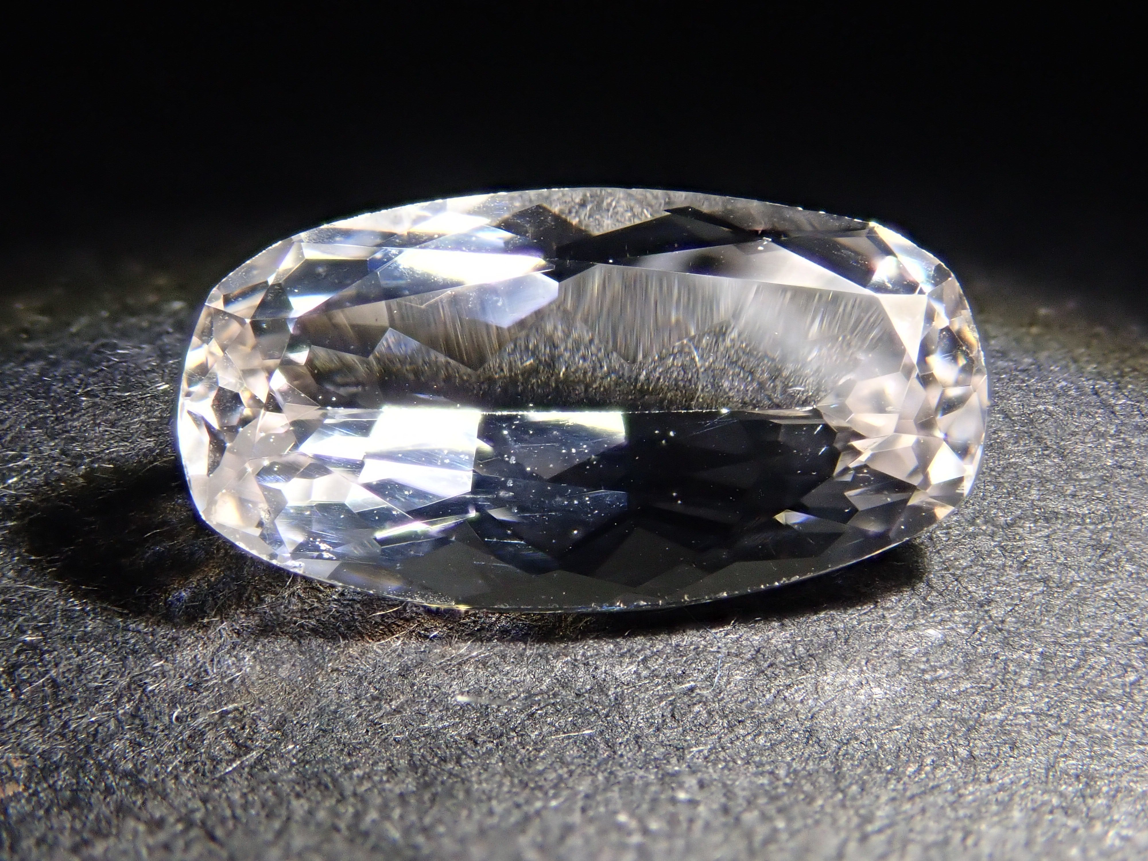 【12562730掲載】スリランカ産エンスタタイト 1.877ctルース