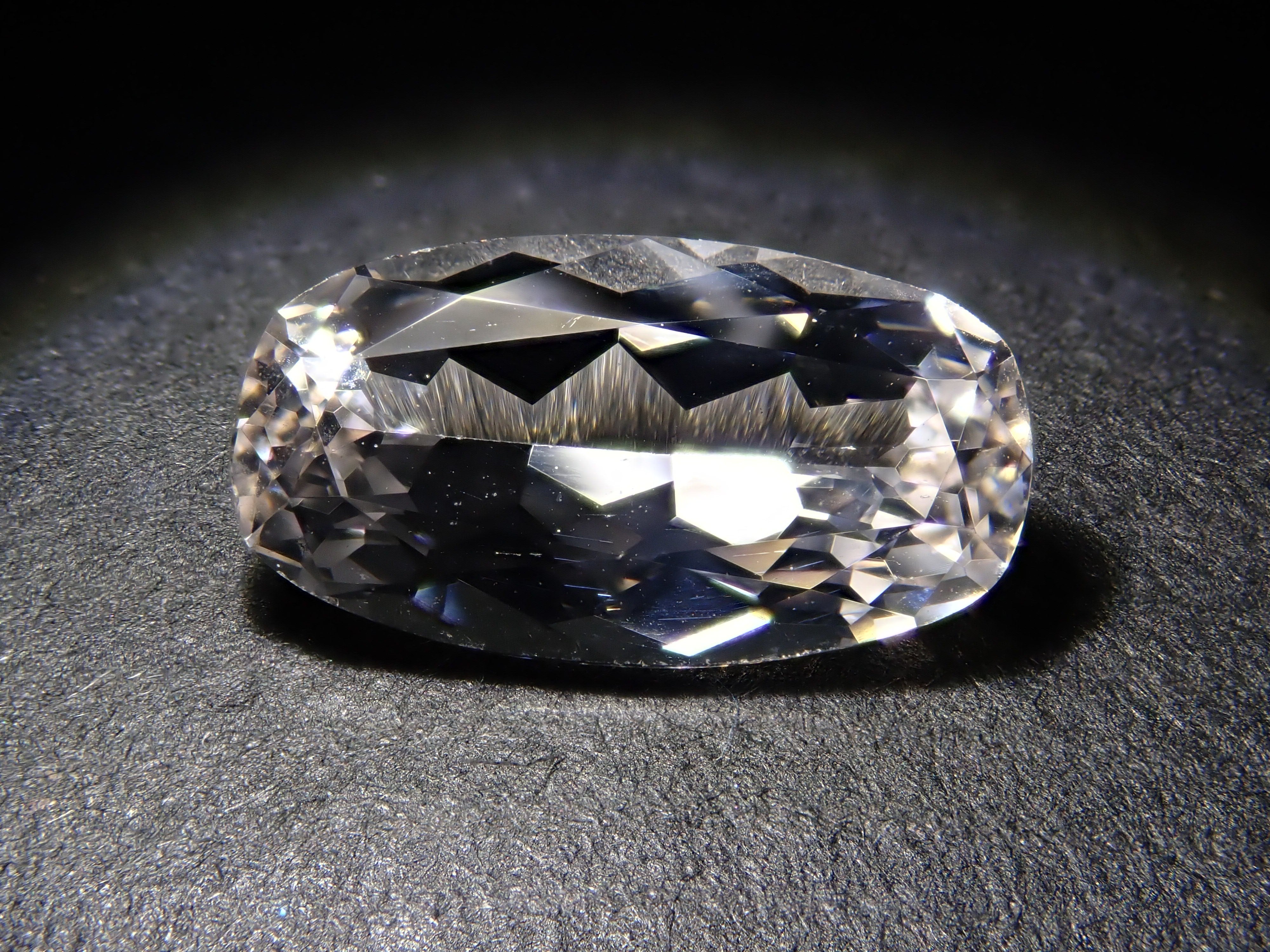 【12562730掲載】スリランカ産エンスタタイト 1.877ctルース