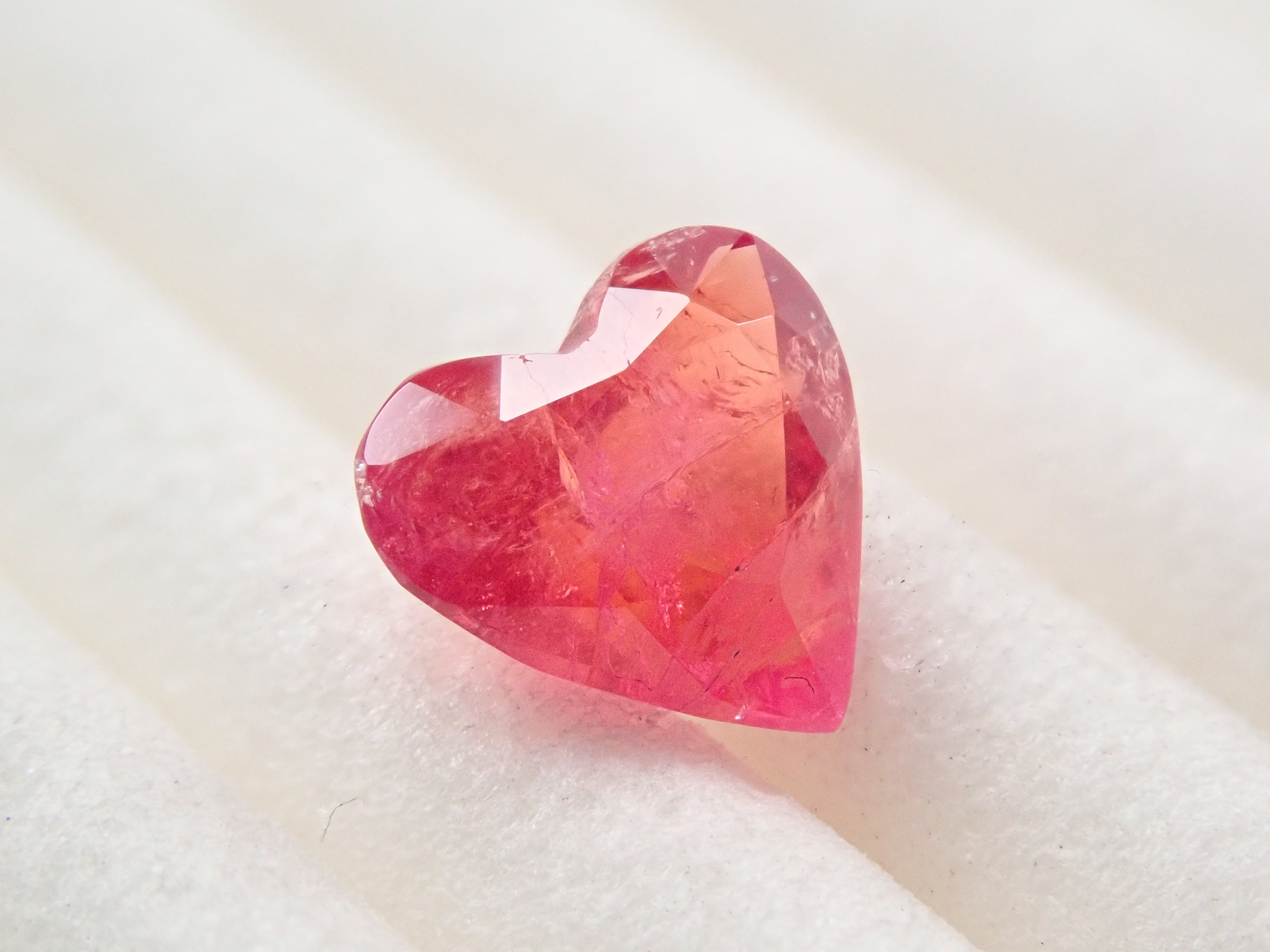 【12550983掲載】マダガスカル産ペツォッタイト 0.670ctルース