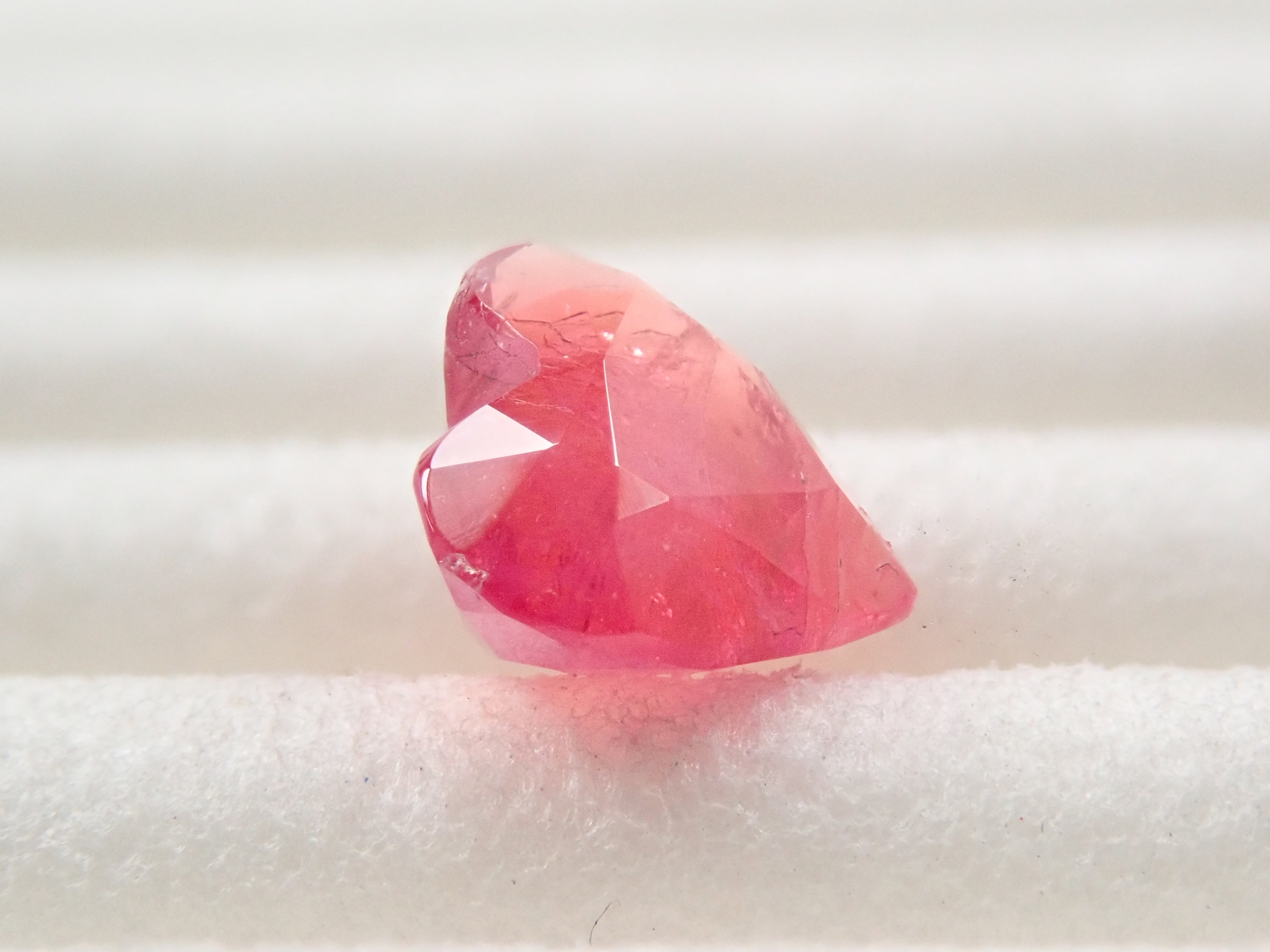 【12550983掲載】マダガスカル産ペツォッタイト 0.670ctルース