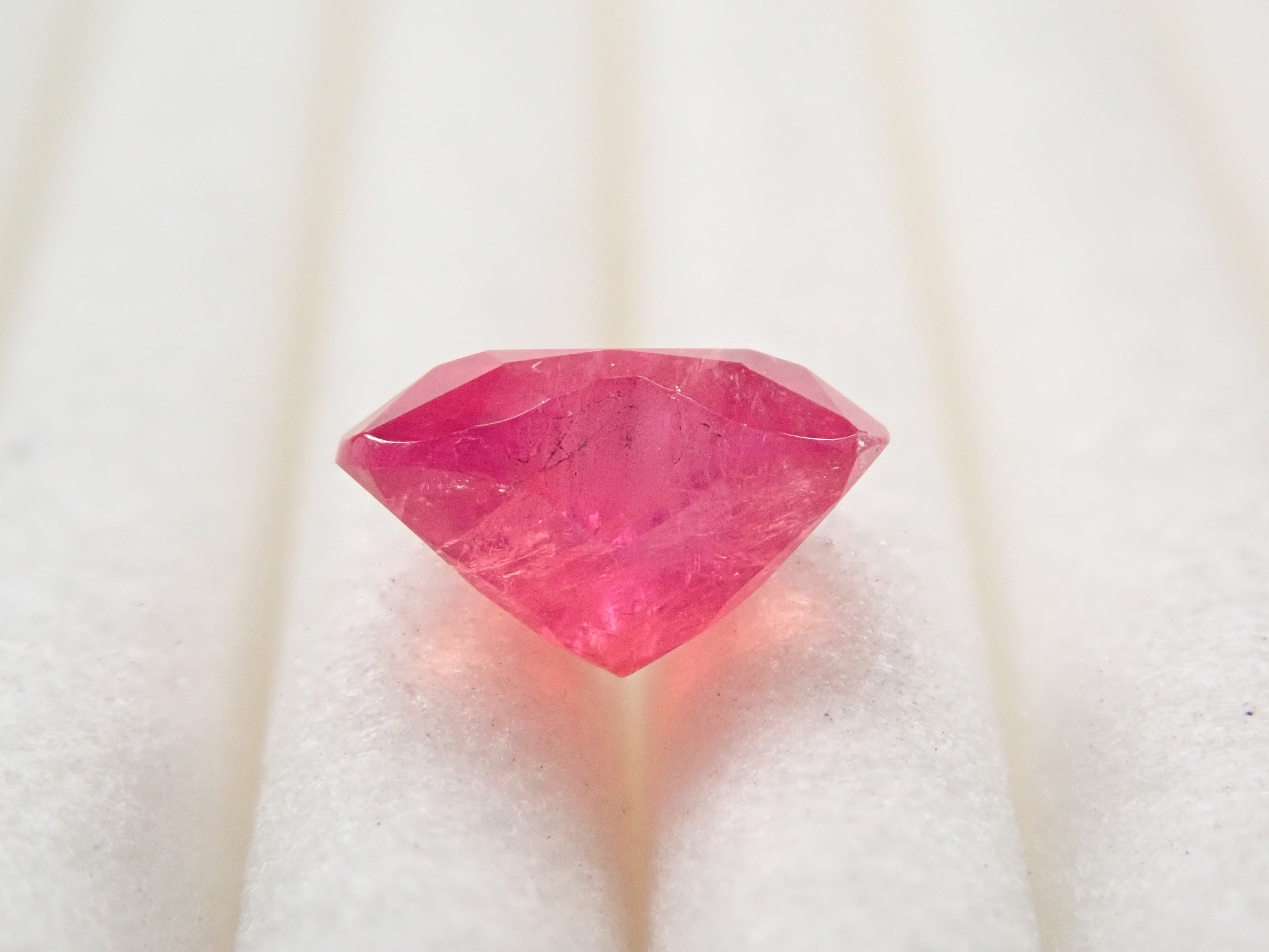 【12550983掲載】マダガスカル産ペツォッタイト 0.670ctルース