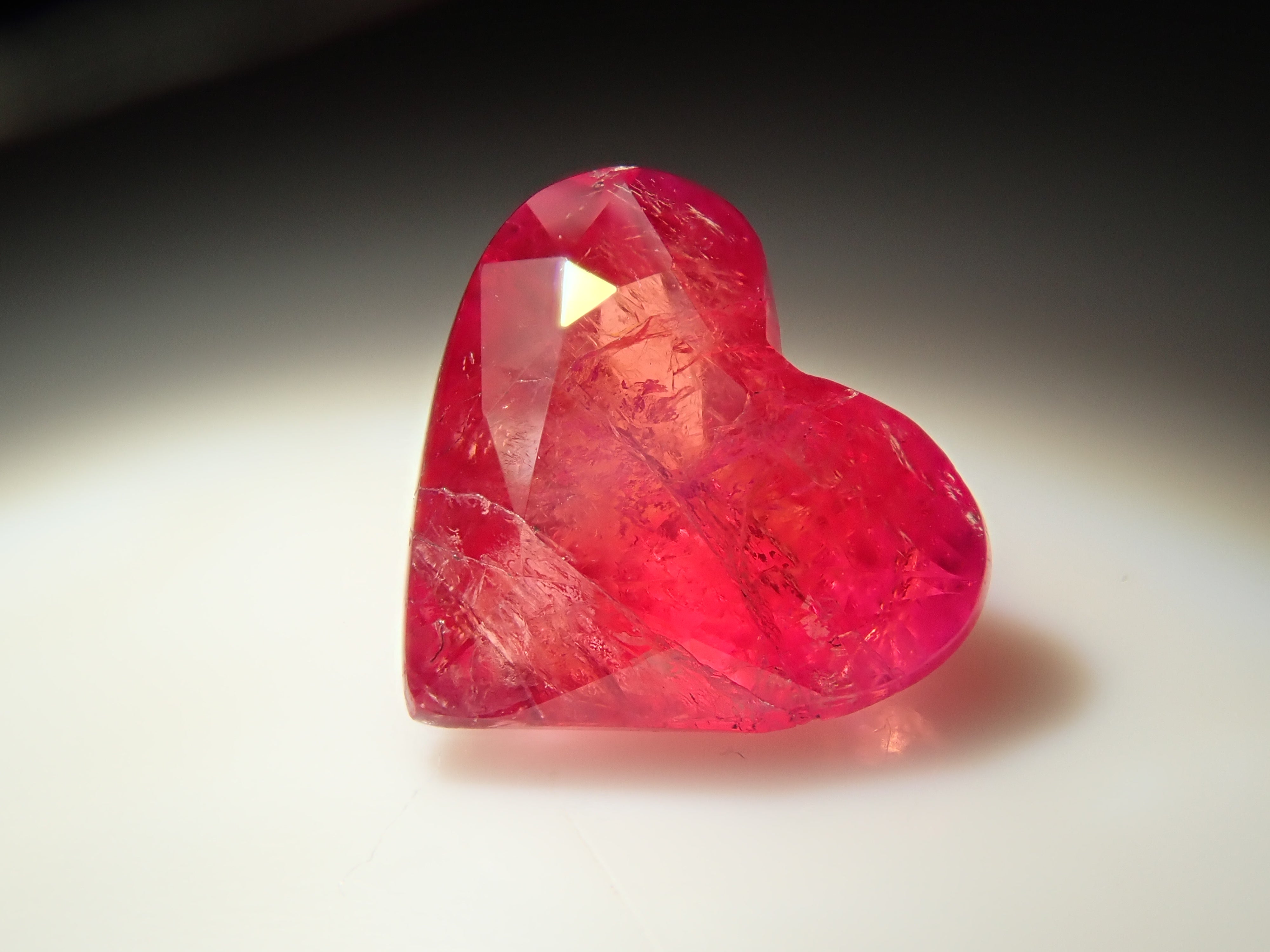 【12550983掲載】マダガスカル産ペツォッタイト 0.670ctルース