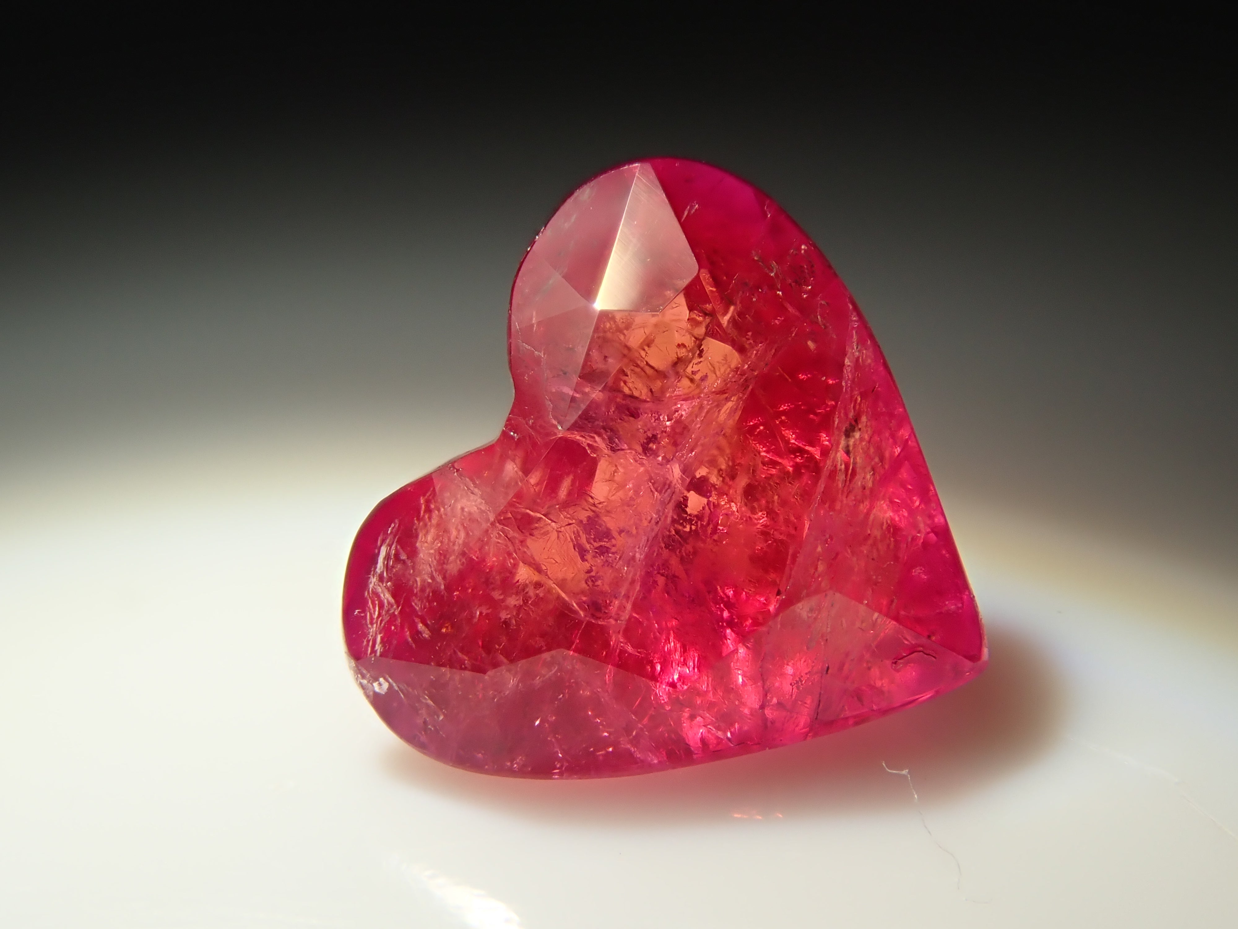 【12550983掲載】マダガスカル産ペツォッタイト 0.670ctルース