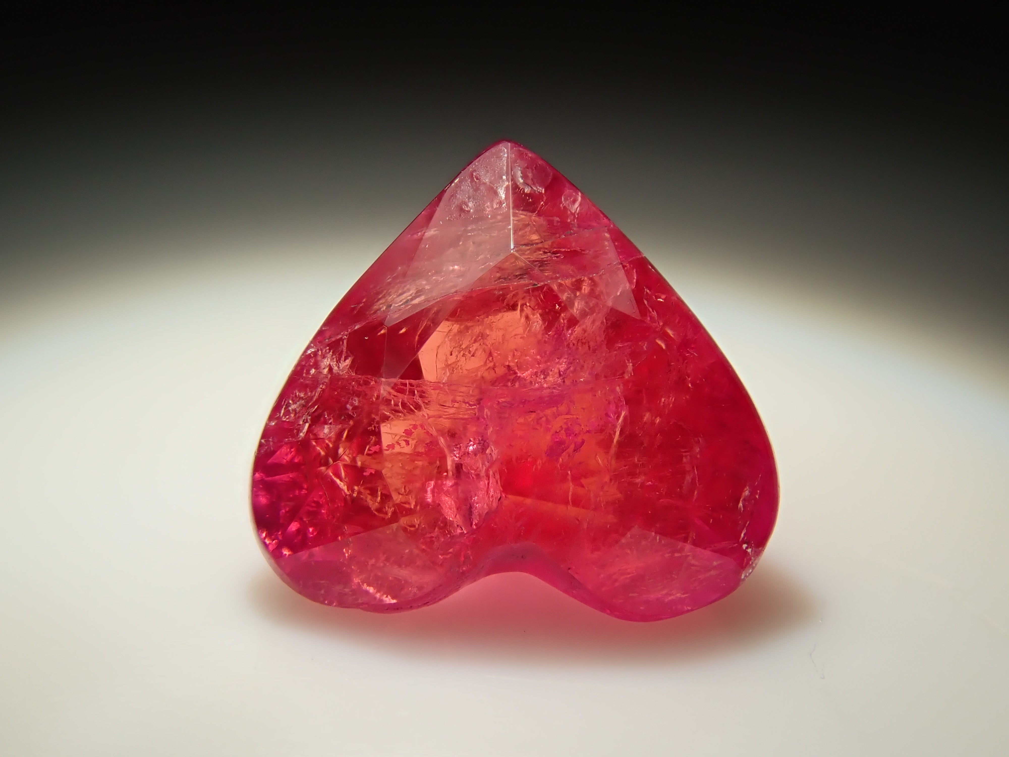 【12550983掲載】マダガスカル産ペツォッタイト 0.670ctルース