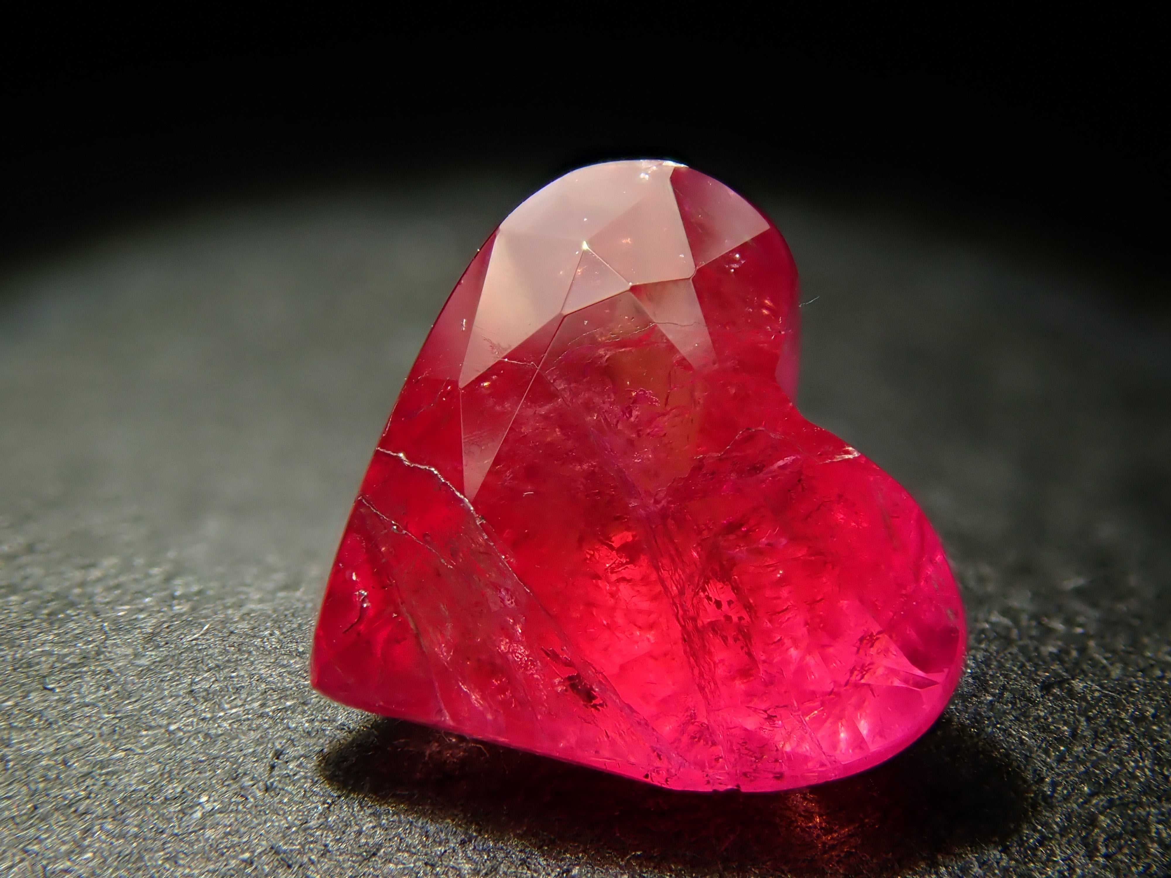 【12550983掲載】マダガスカル産ペツォッタイト 0.670ctルース