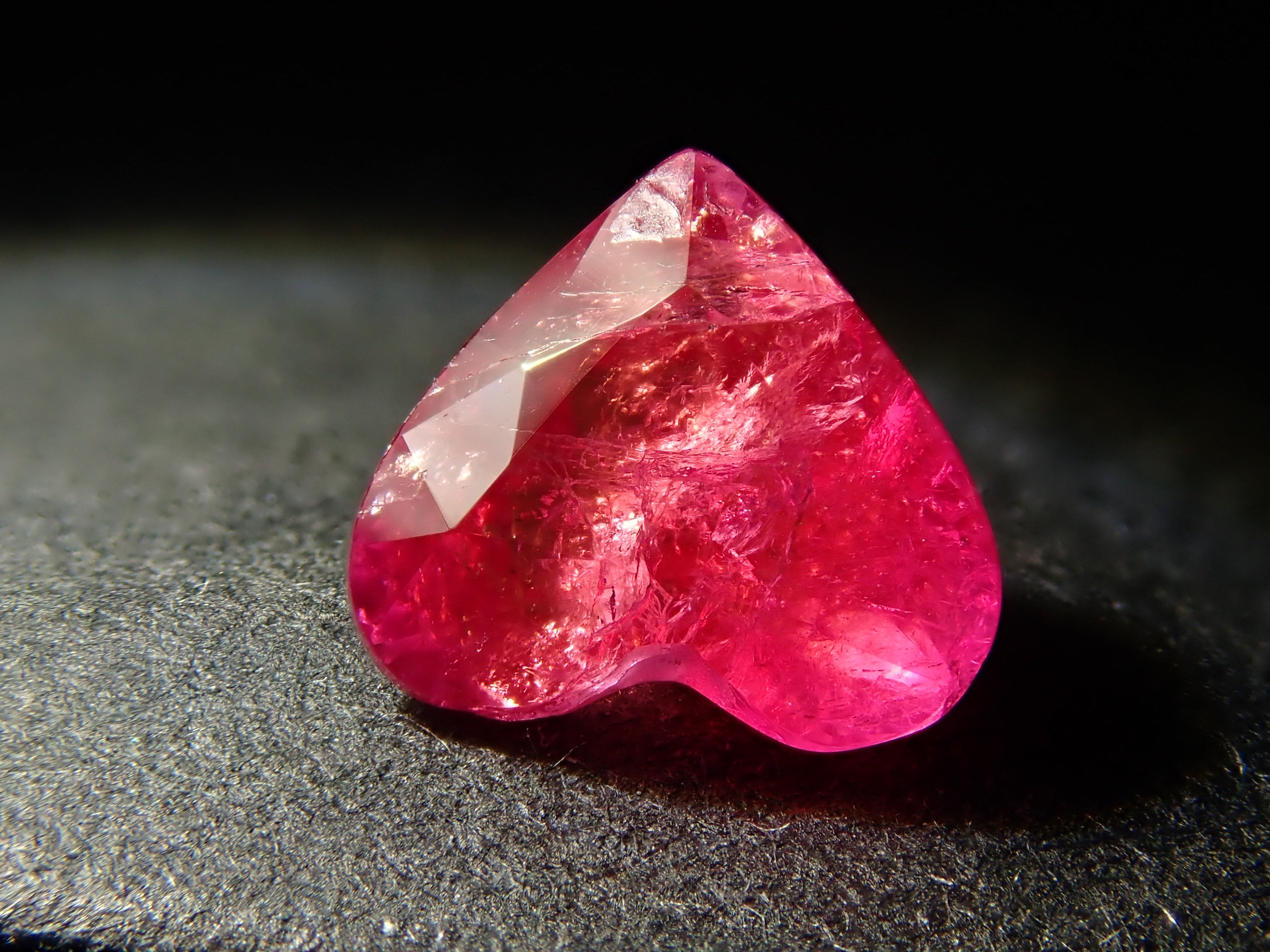 【12550983掲載】マダガスカル産ペツォッタイト 0.670ctルース