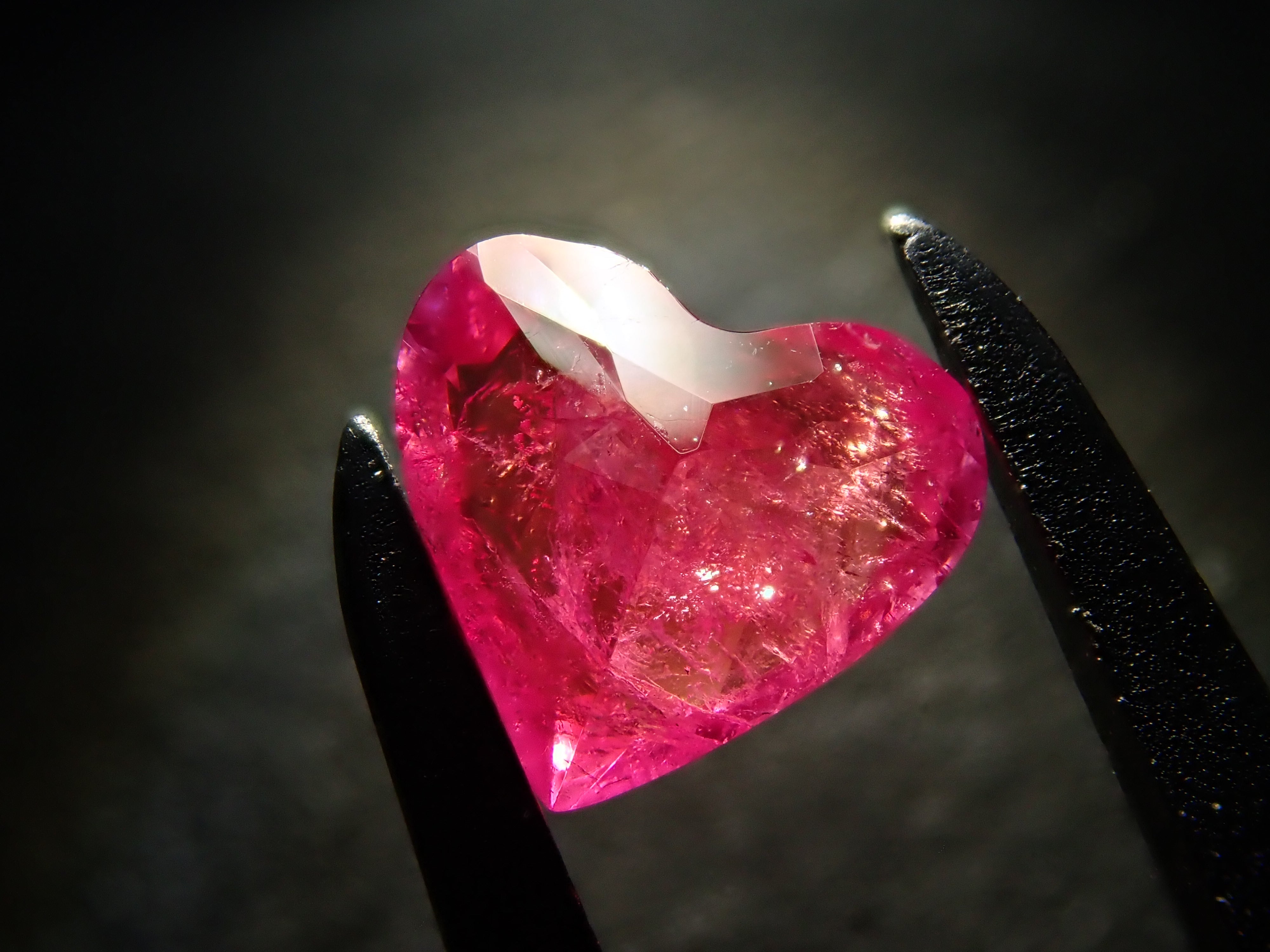 【12550983掲載】マダガスカル産ペツォッタイト 0.670ctルース