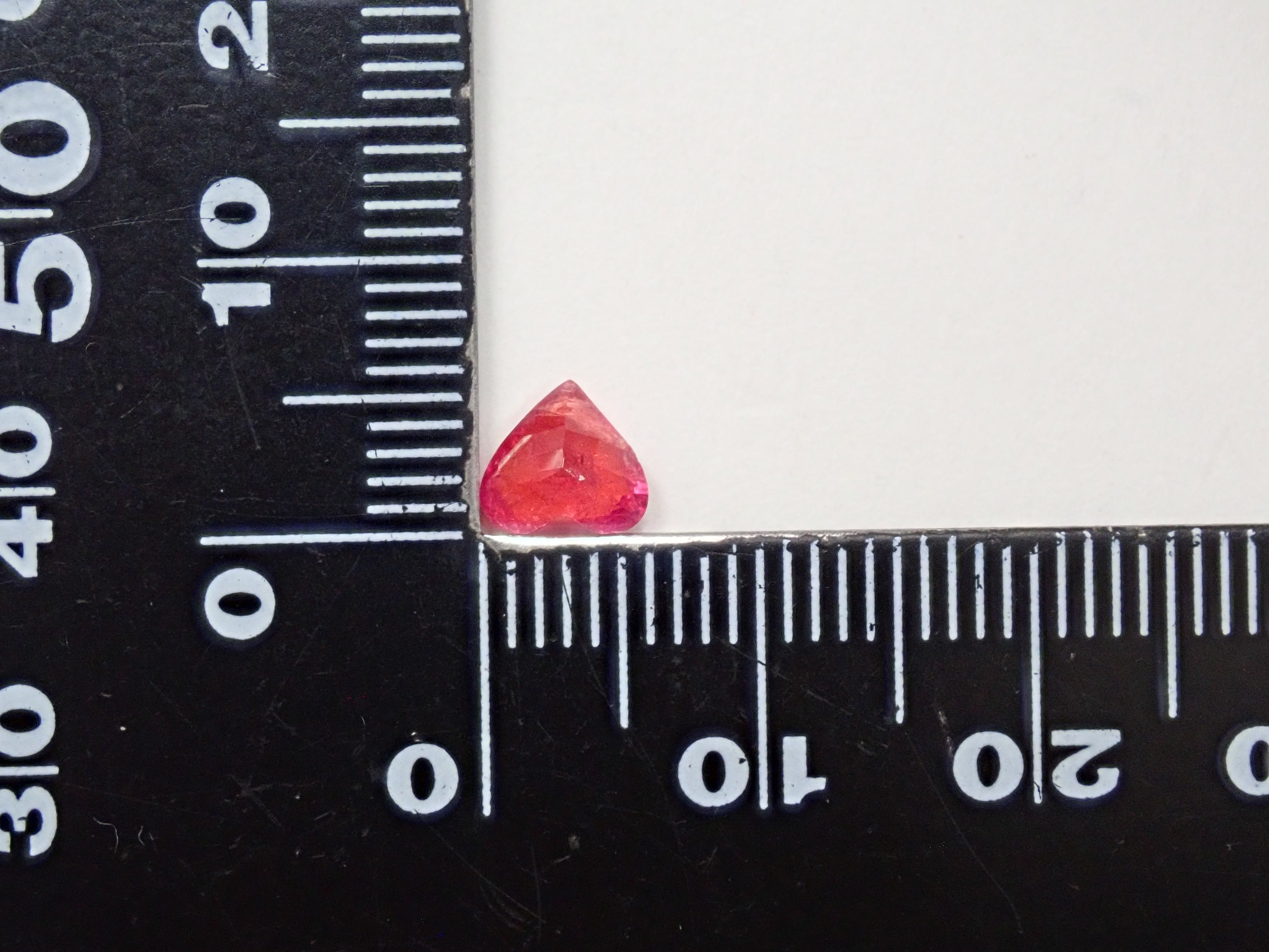 【12550983掲載】マダガスカル産ペツォッタイト 0.670ctルース