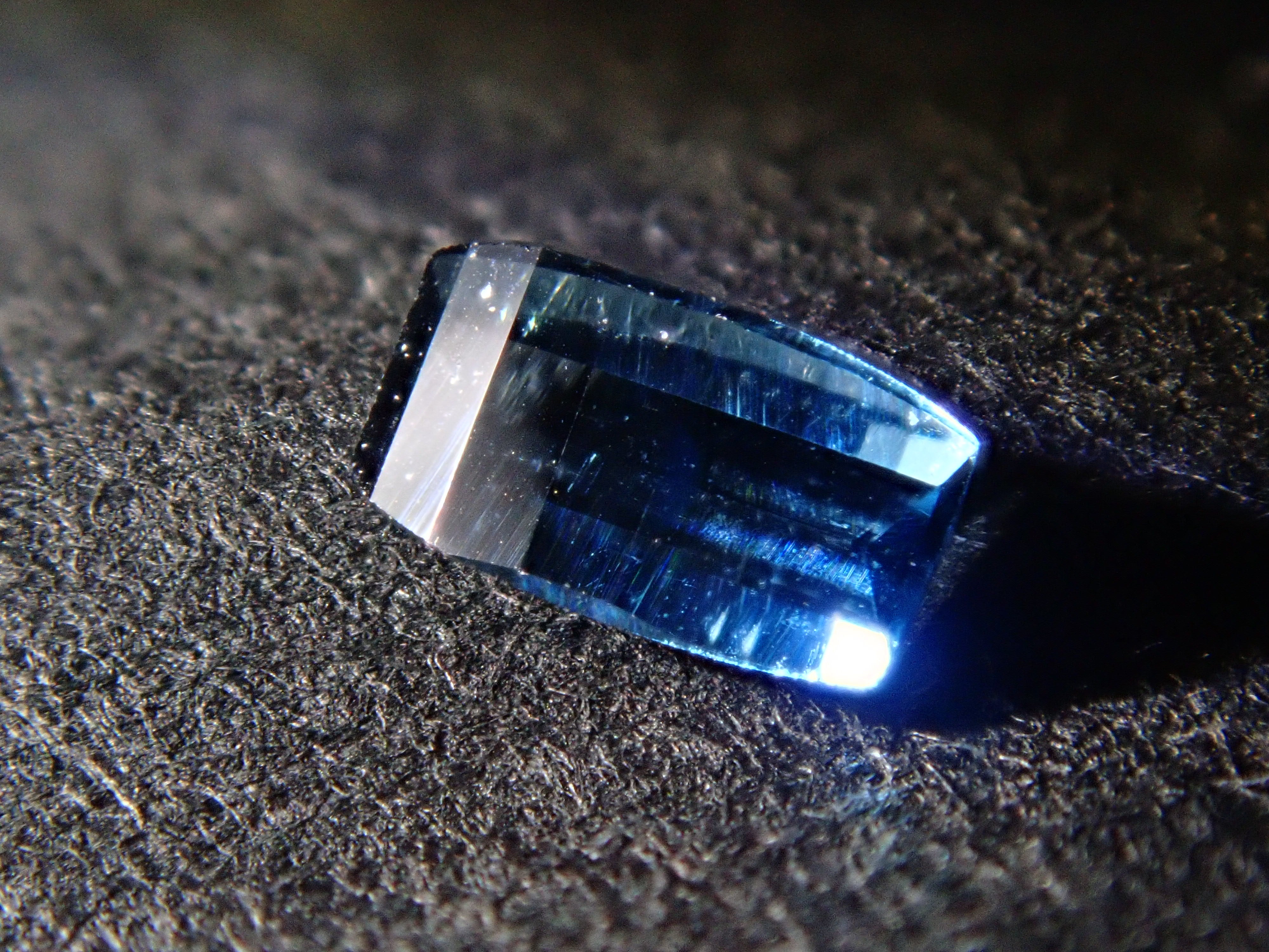 【12562715掲載】ブラジル産インディゴライトトルマリン 0.105ctルース