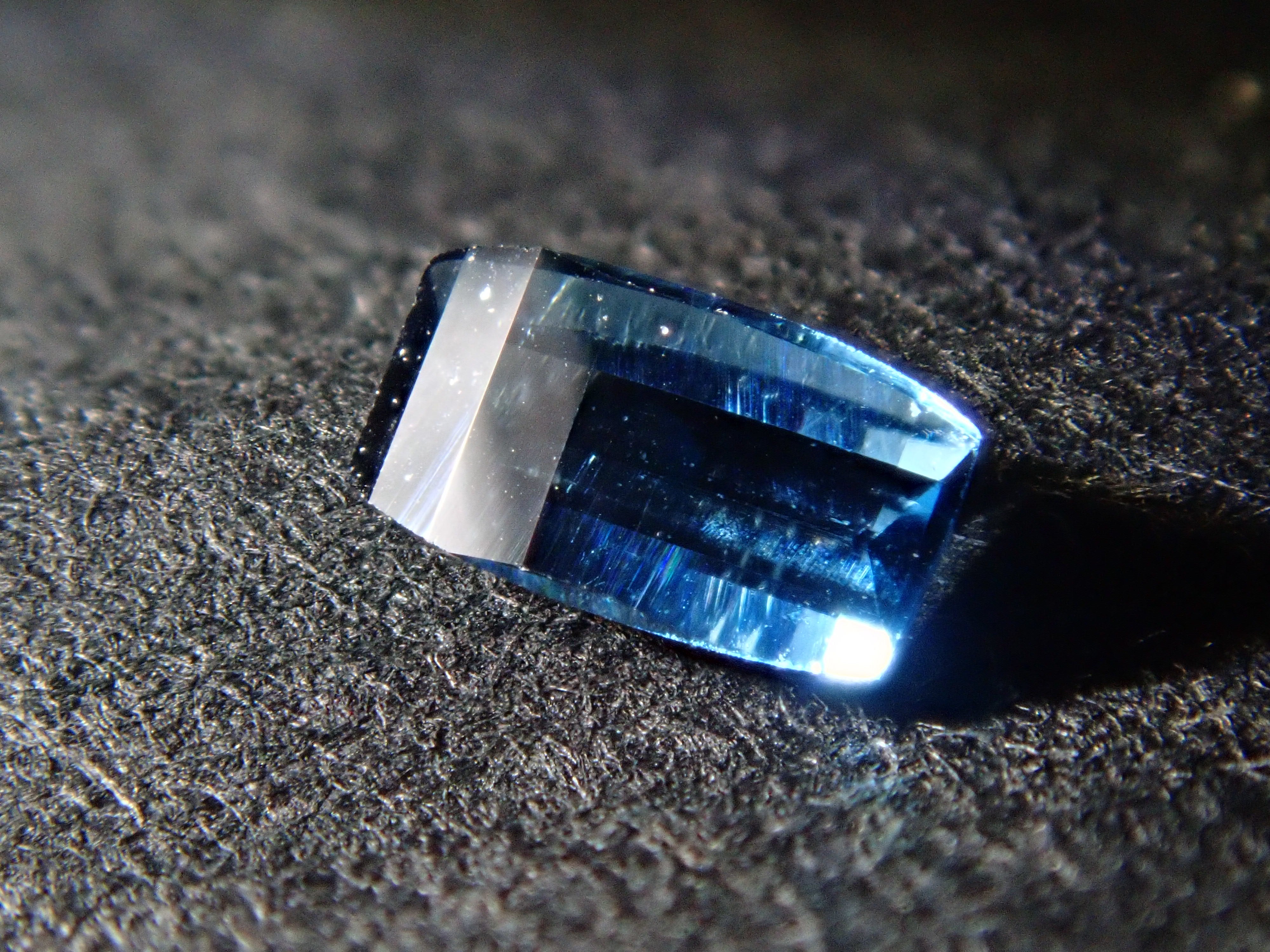 【12562715掲載】ブラジル産インディゴライトトルマリン 0.105ctルース