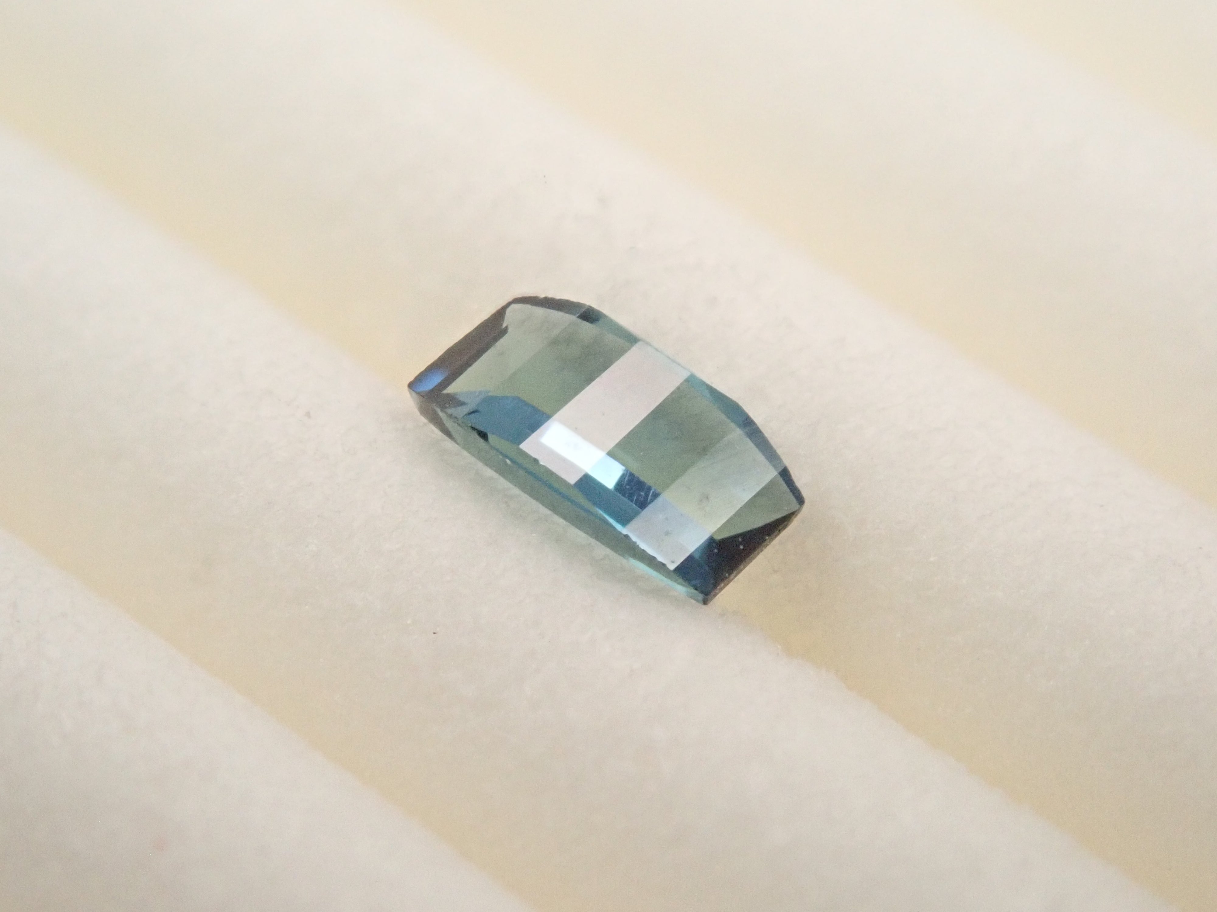 【12562715掲載】ブラジル産インディゴライトトルマリン 0.105ctルース