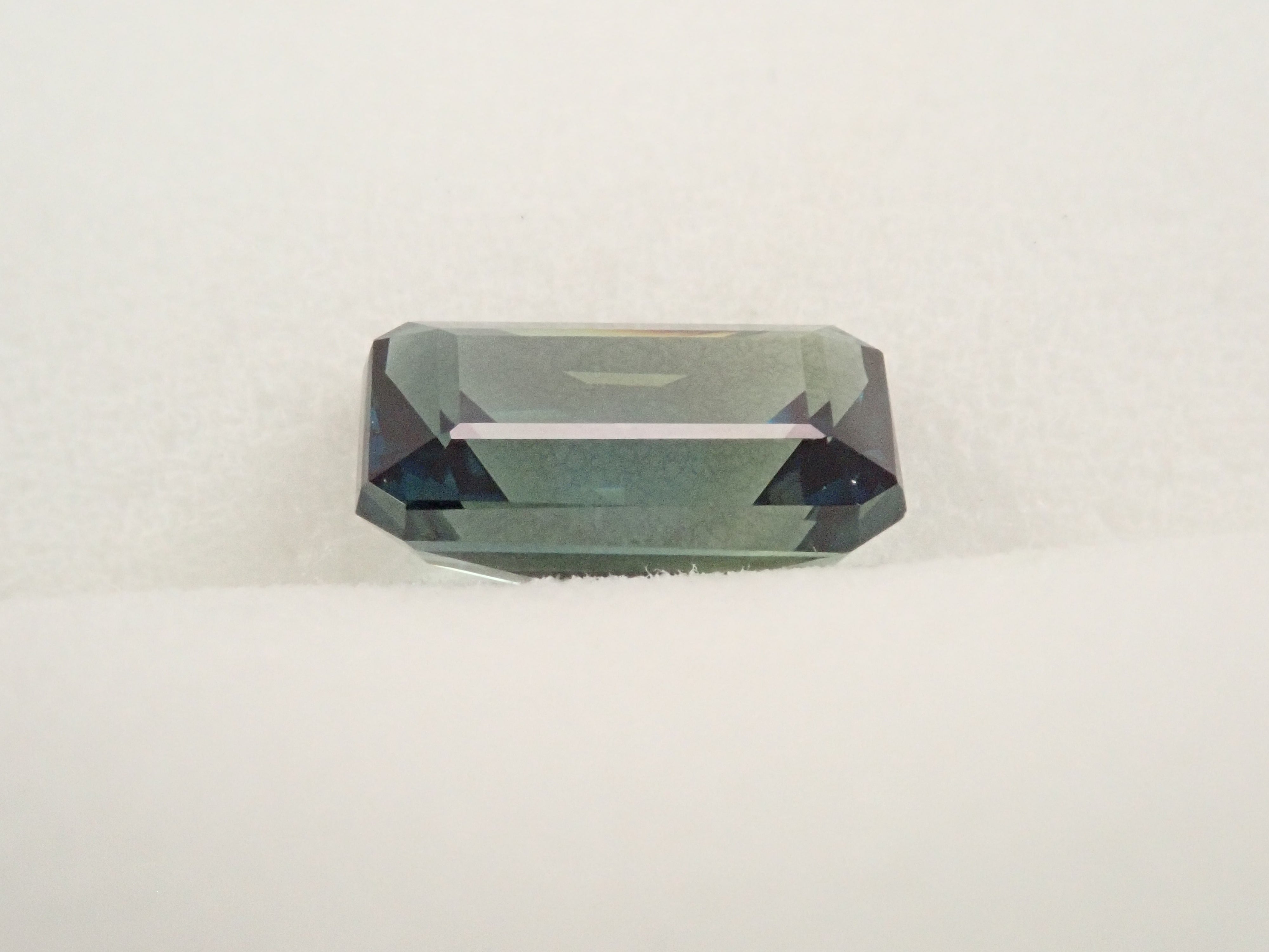 【12562747掲載】マダガスカル産非加熱ティールグリーンサファイア 1.740ctルース