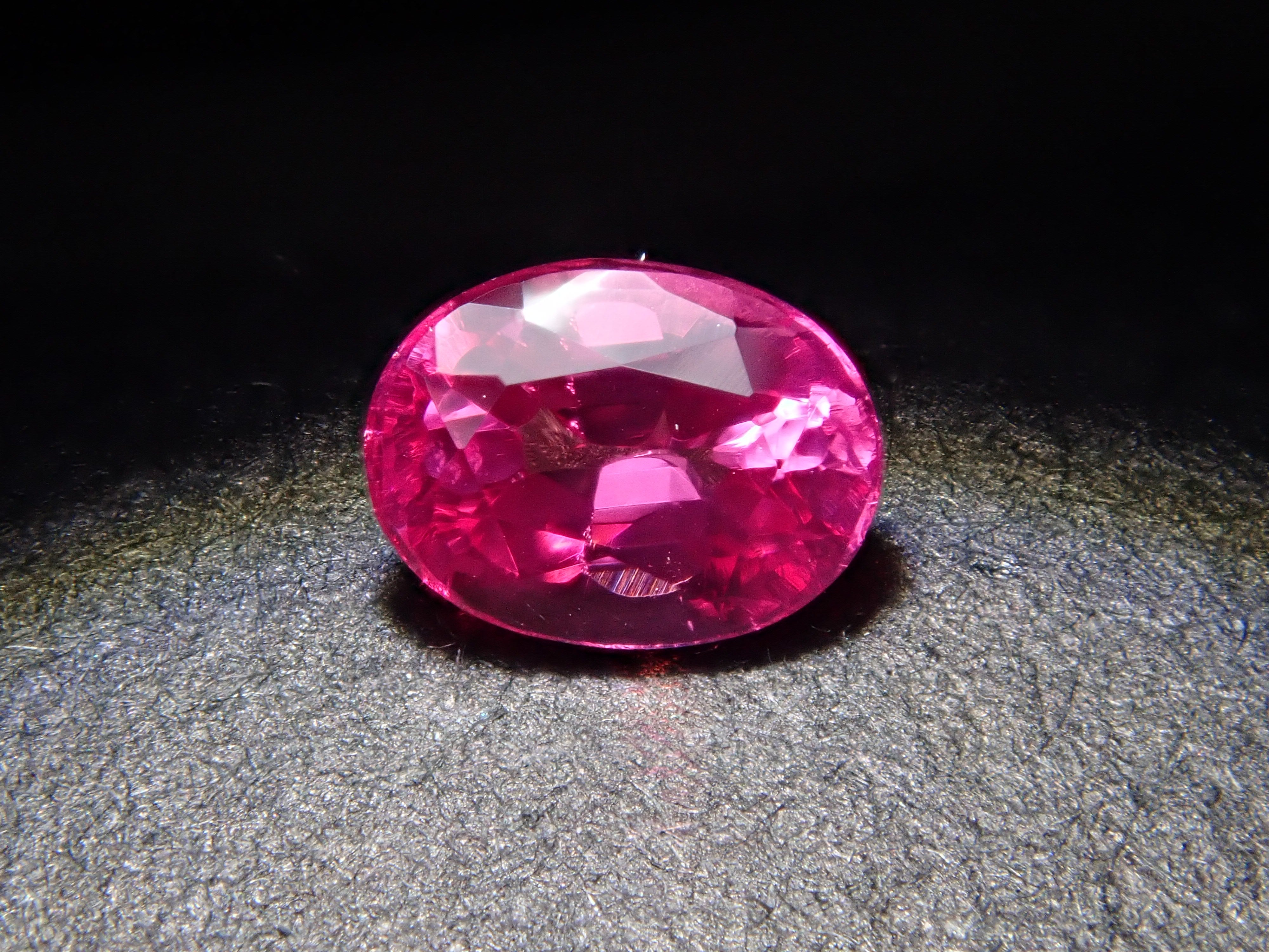 【12562751掲載】タンザニア産ホットピンクスピネル 0.204ctルース