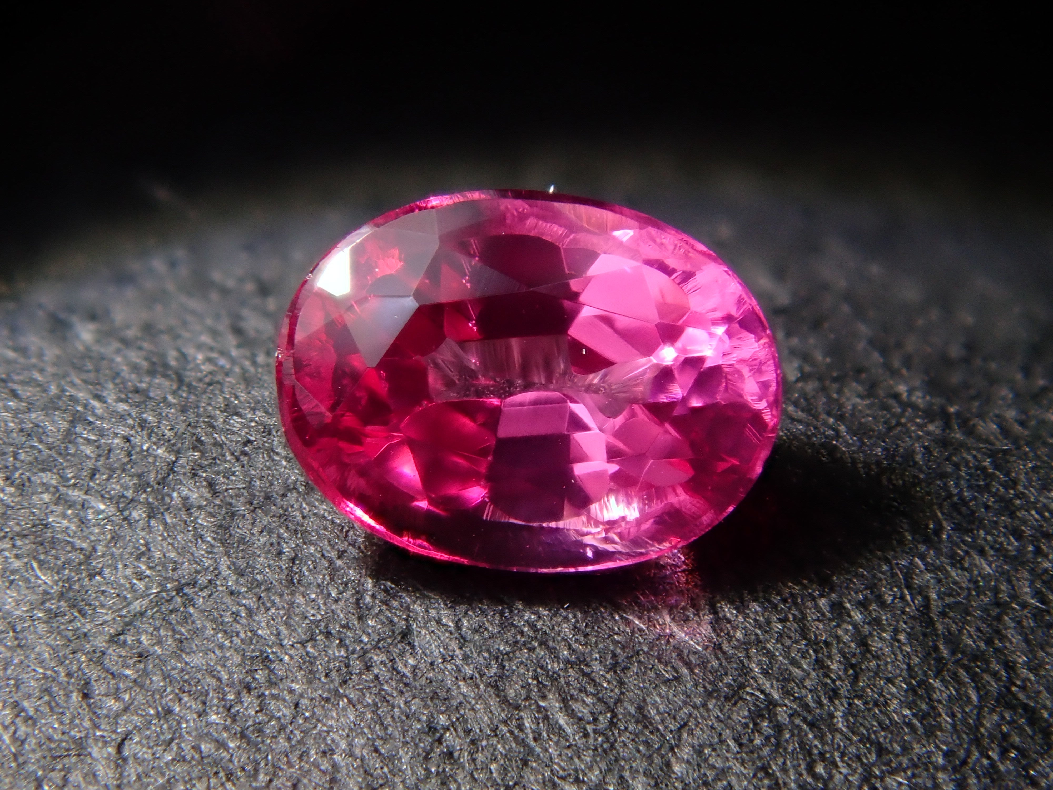 【12562751掲載】タンザニア産ホットピンクスピネル 0.204ctルース