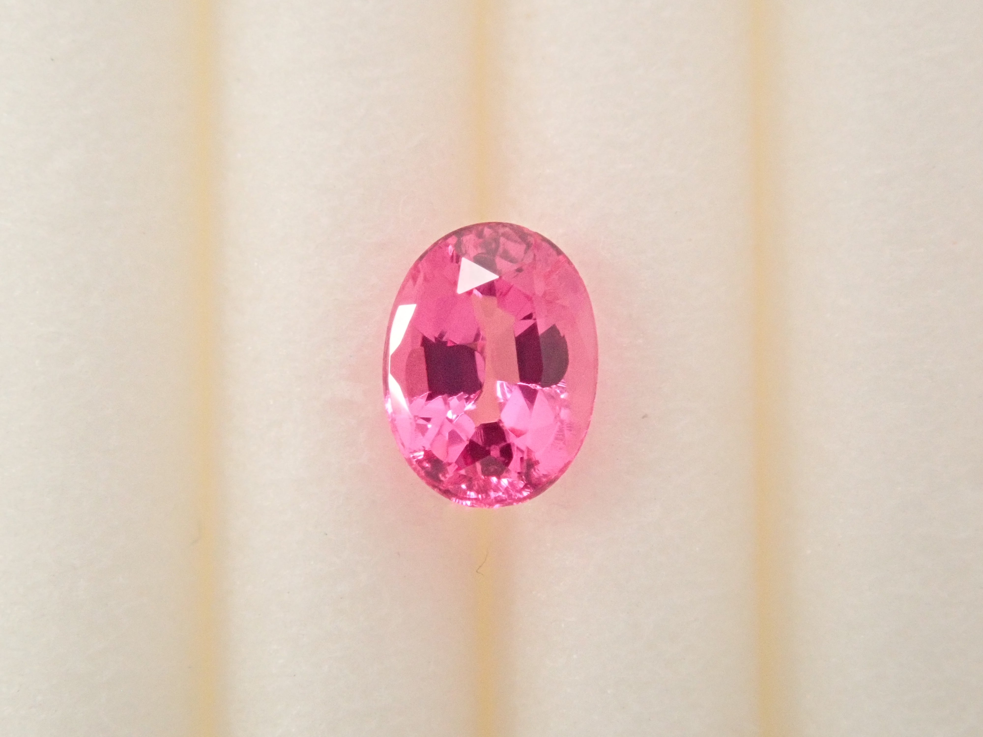 【12562751掲載】タンザニア産ホットピンクスピネル 0.204ctルース