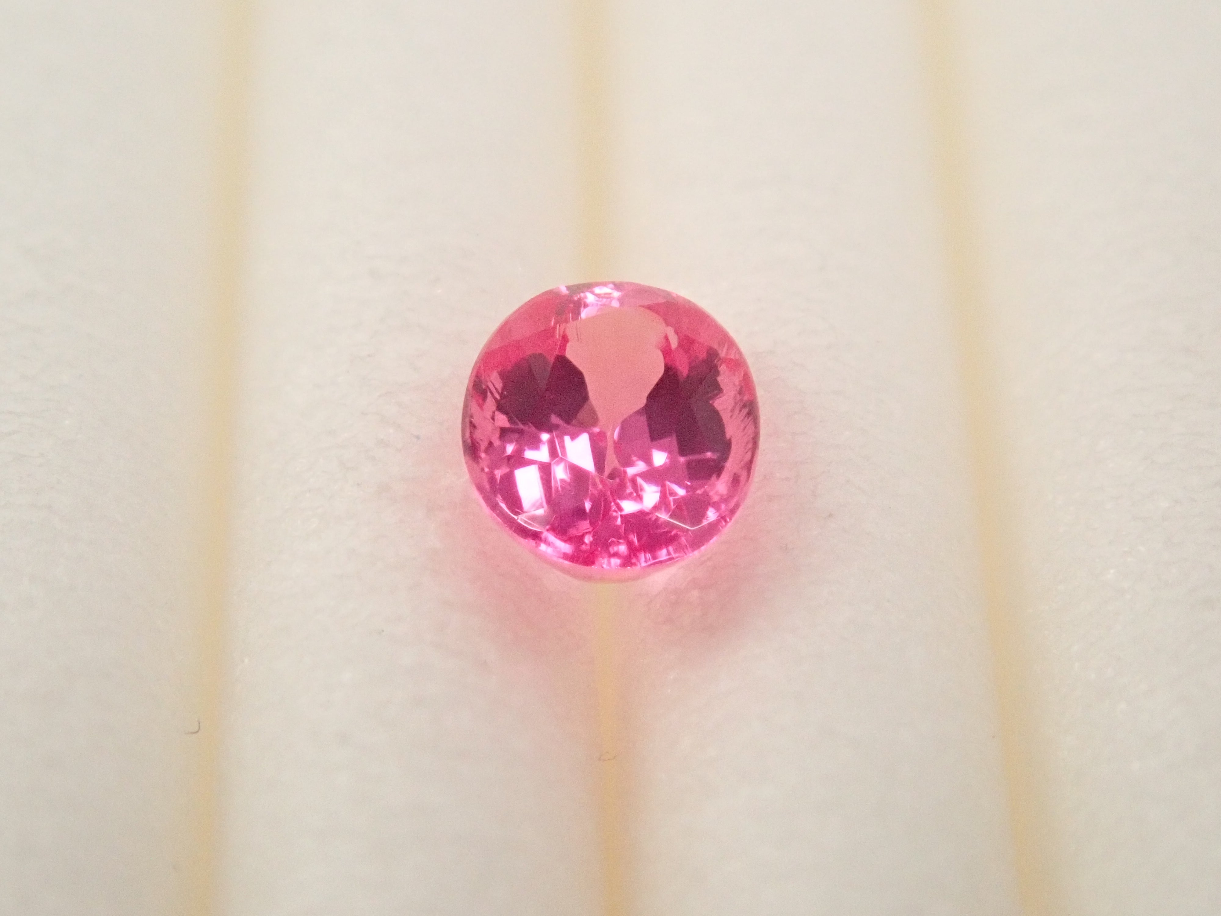 【12562751掲載】タンザニア産ホットピンクスピネル 0.204ctルース
