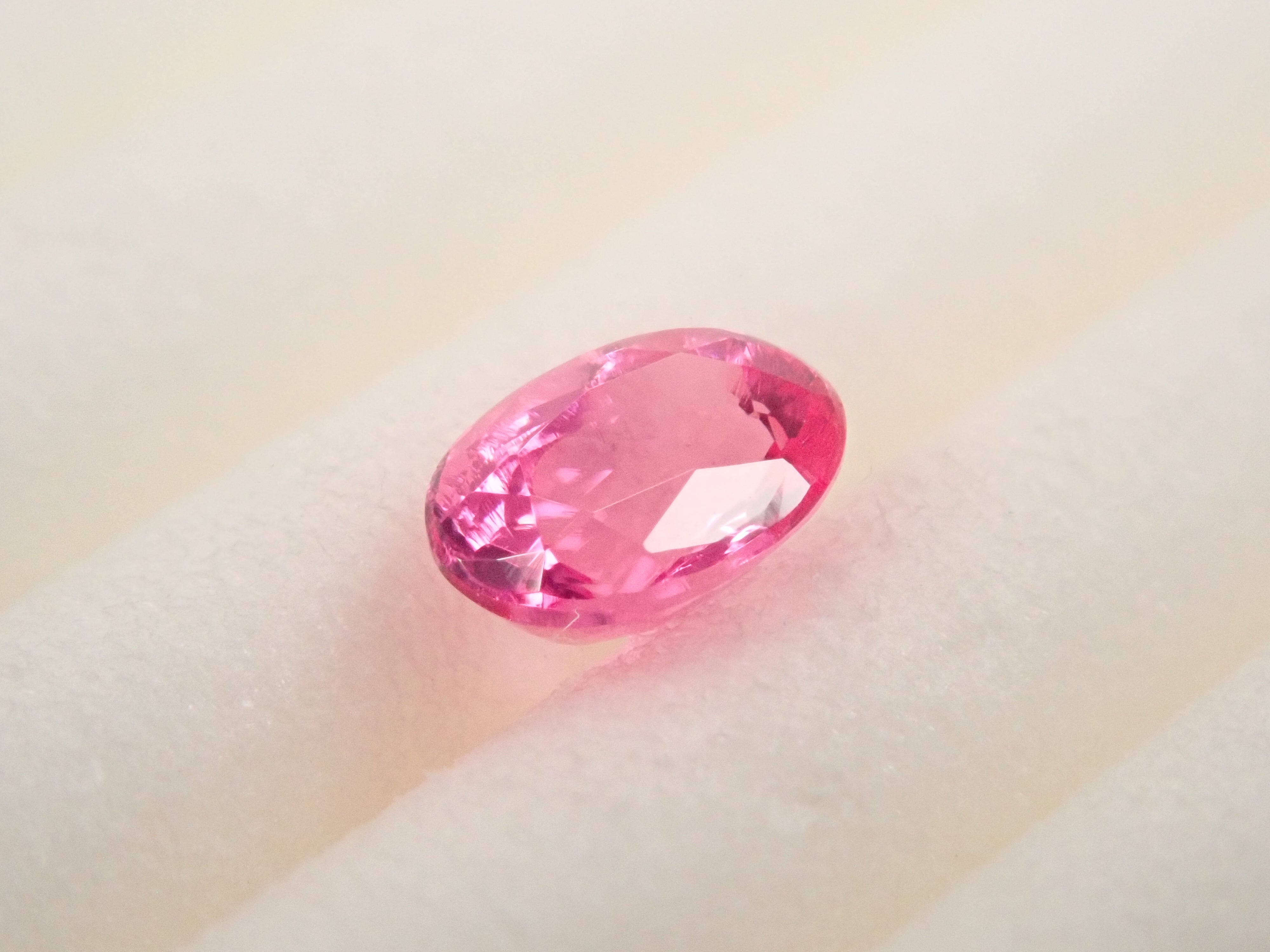 【12562751掲載】タンザニア産ホットピンクスピネル 0.204ctルース