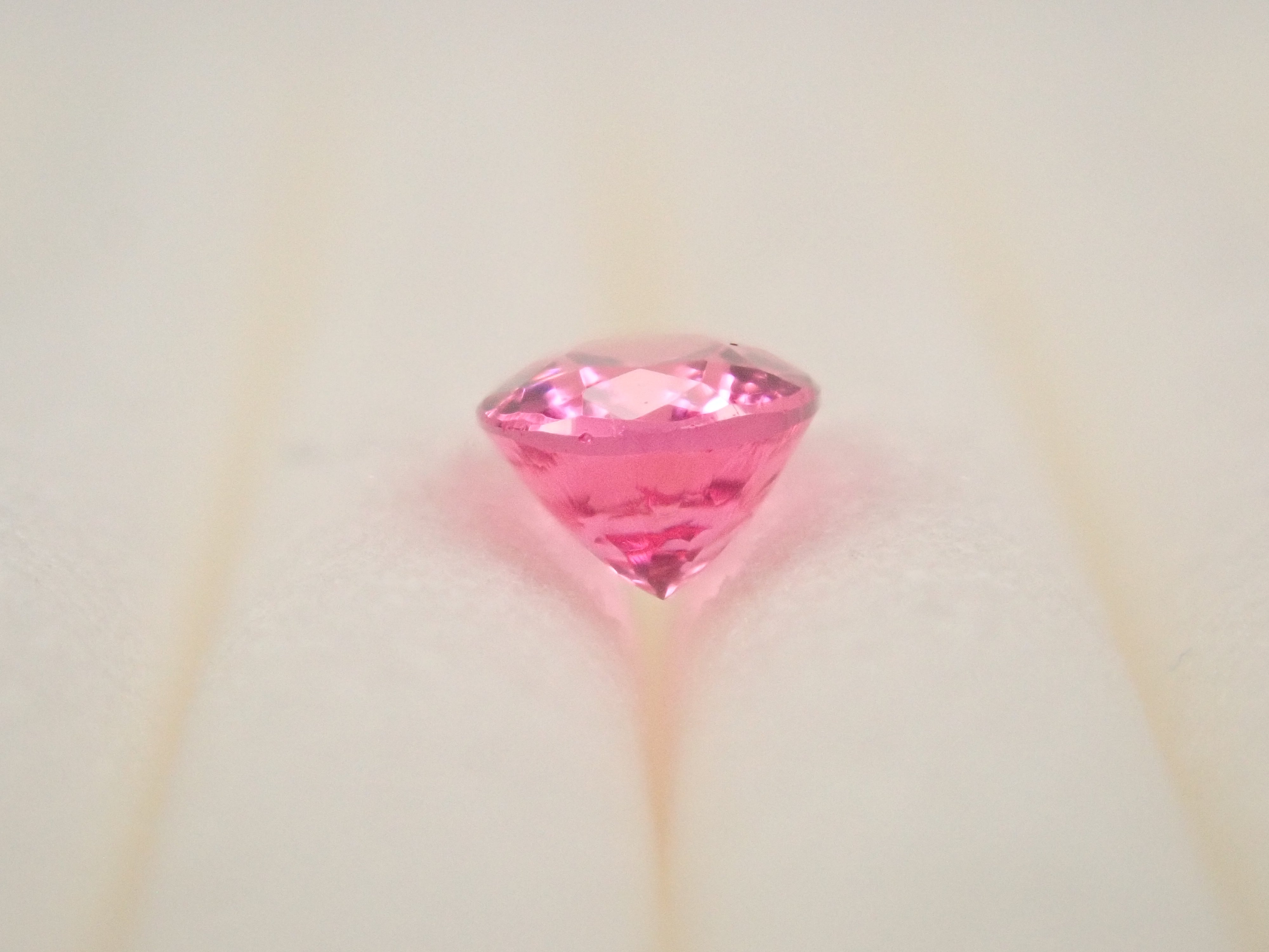 【12562751掲載】タンザニア産ホットピンクスピネル 0.204ctルース