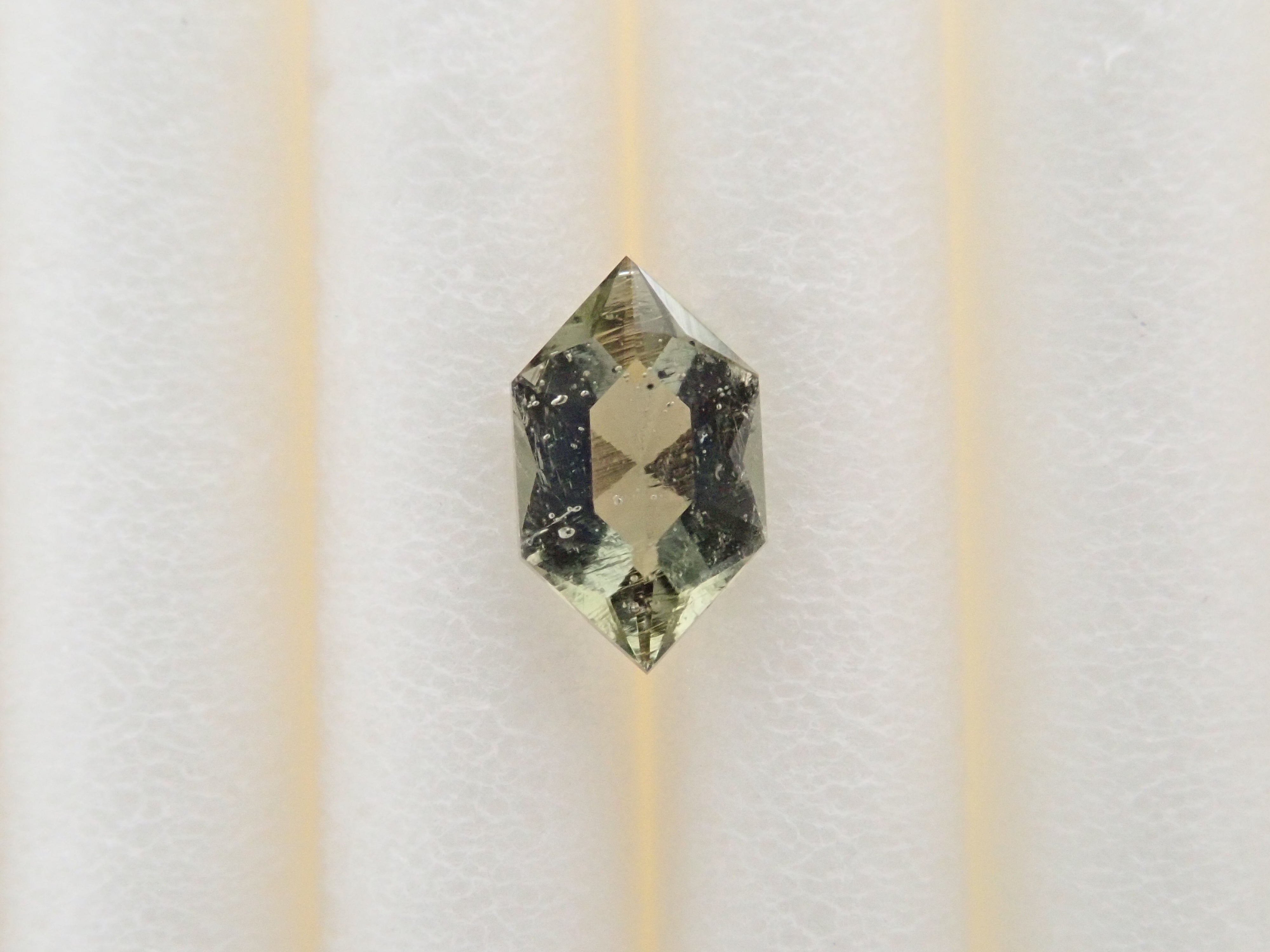 旧チェコスロバキア産モルダバイト 0.135ctルース