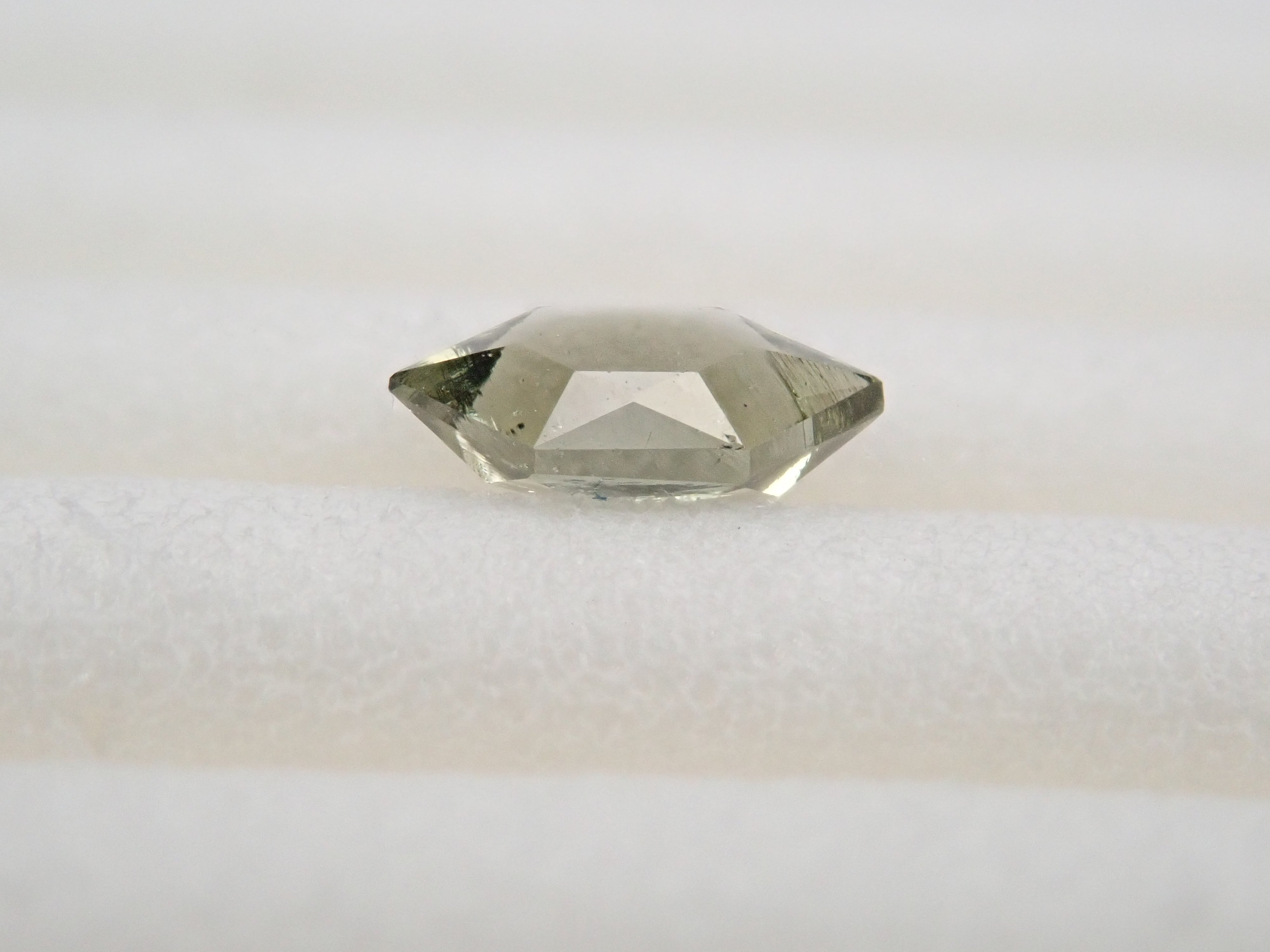 旧チェコスロバキア産モルダバイト 0.135ctルース