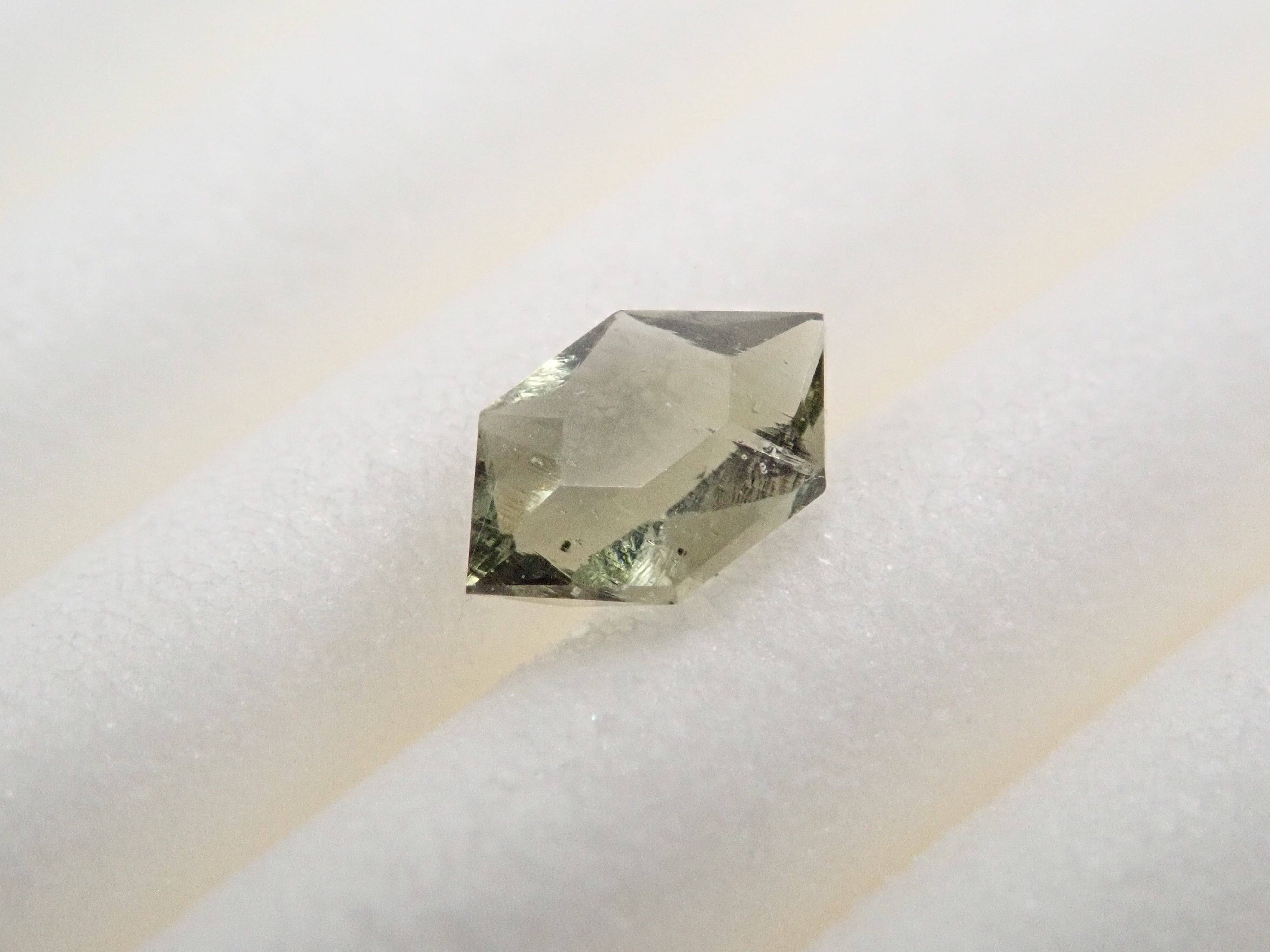 旧チェコスロバキア産モルダバイト 0.135ctルース