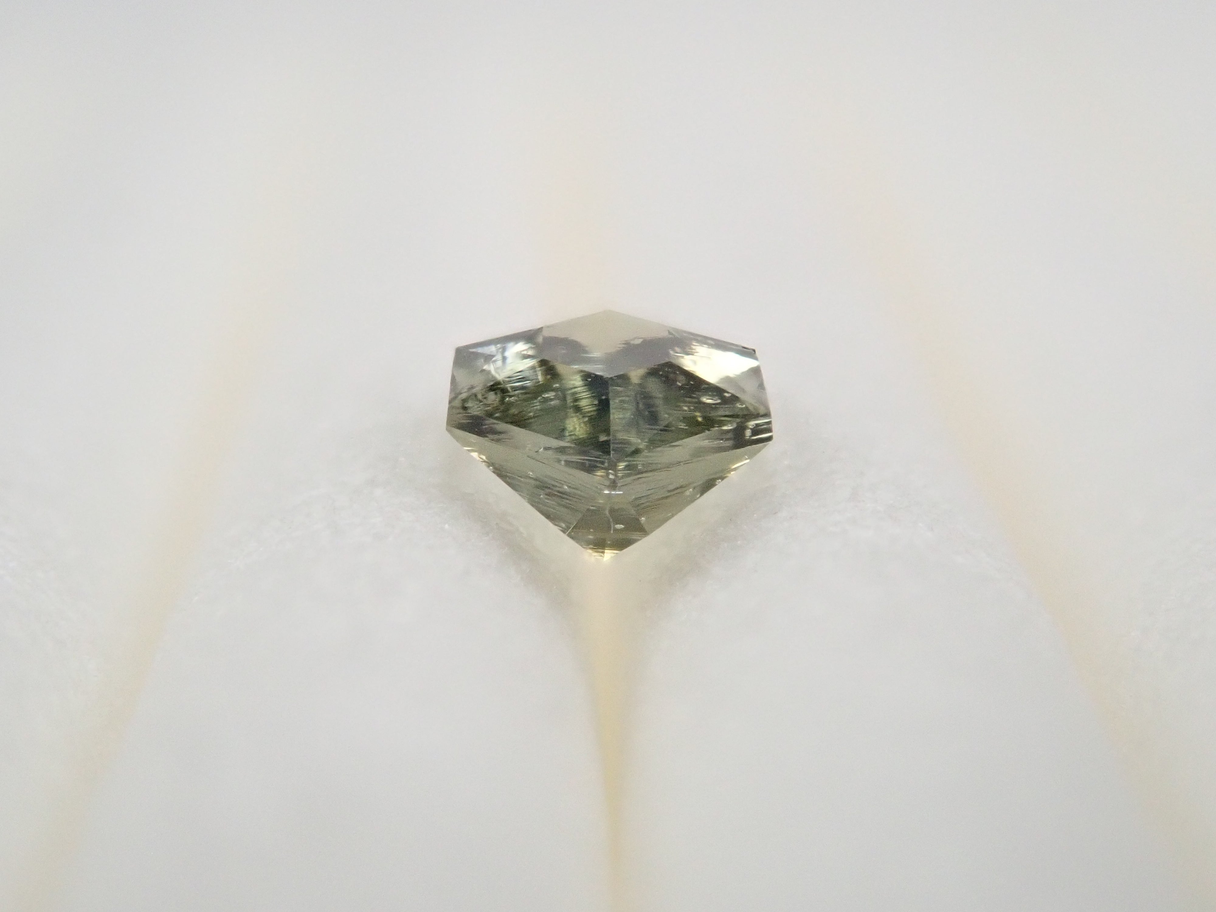 旧チェコスロバキア産モルダバイト 0.135ctルース