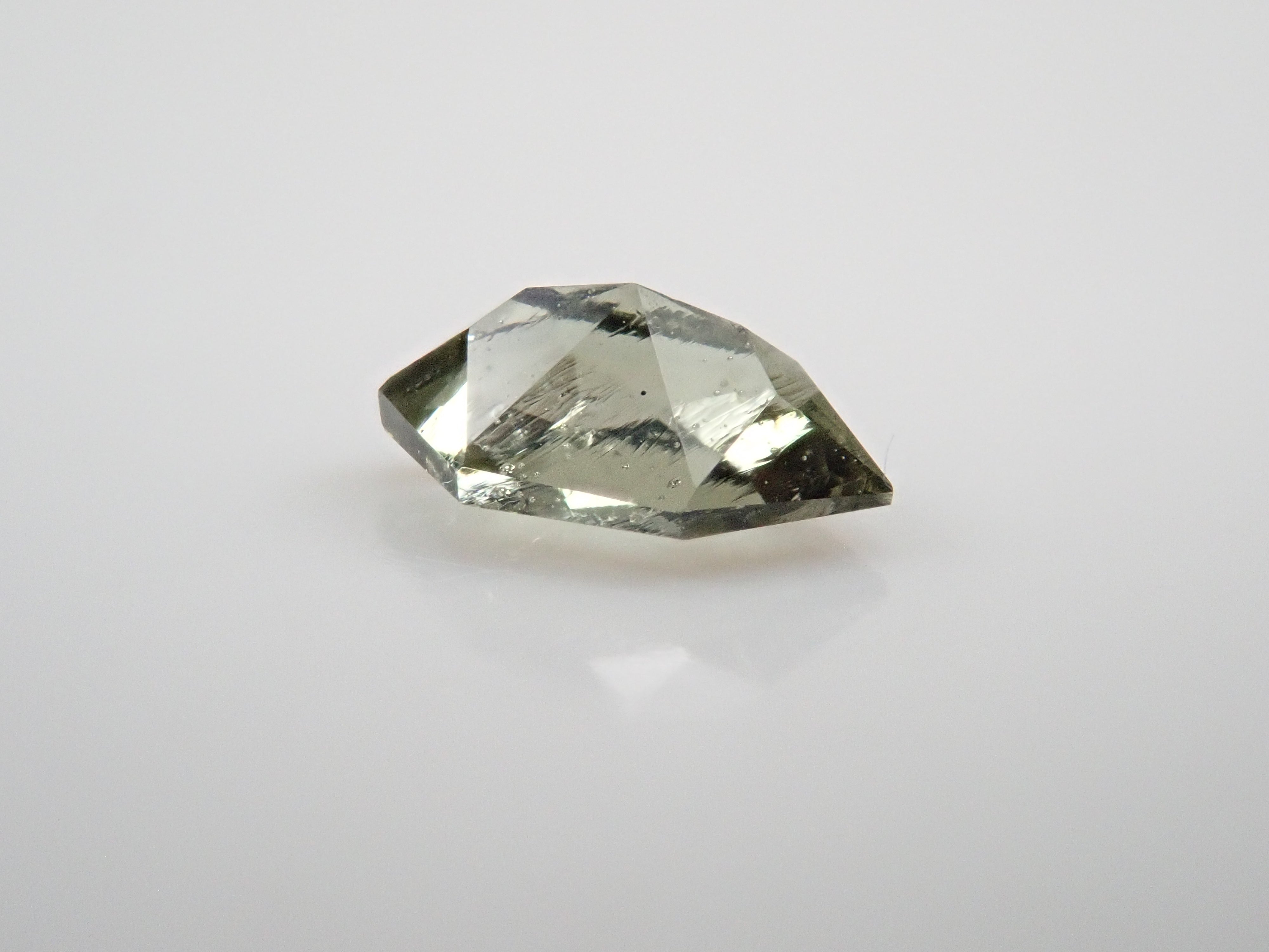 旧チェコスロバキア産モルダバイト 0.135ctルース