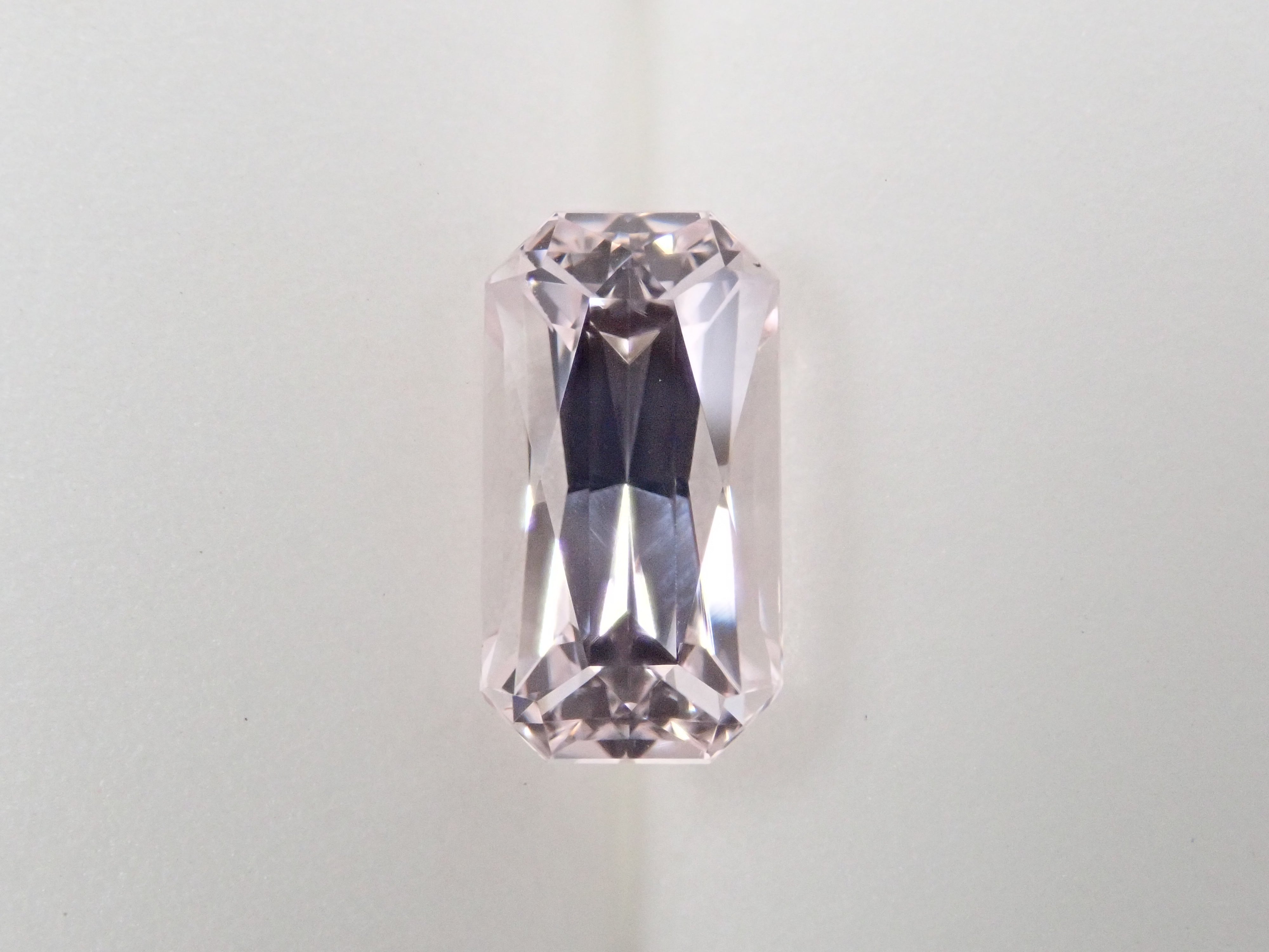 アフガニスタン産クンツァイト 2.938ctルース