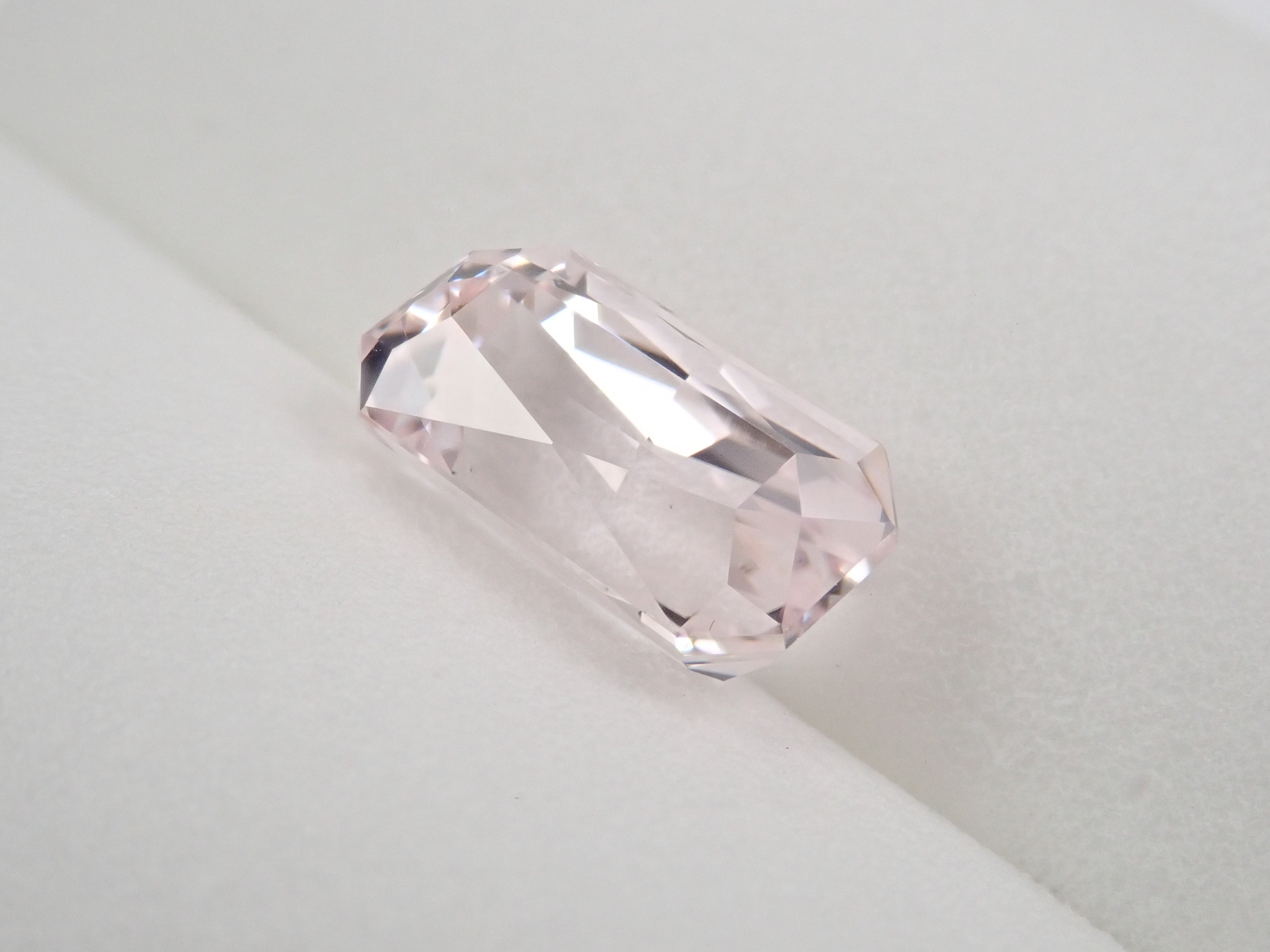 アフガニスタン産クンツァイト 2.938ctルース