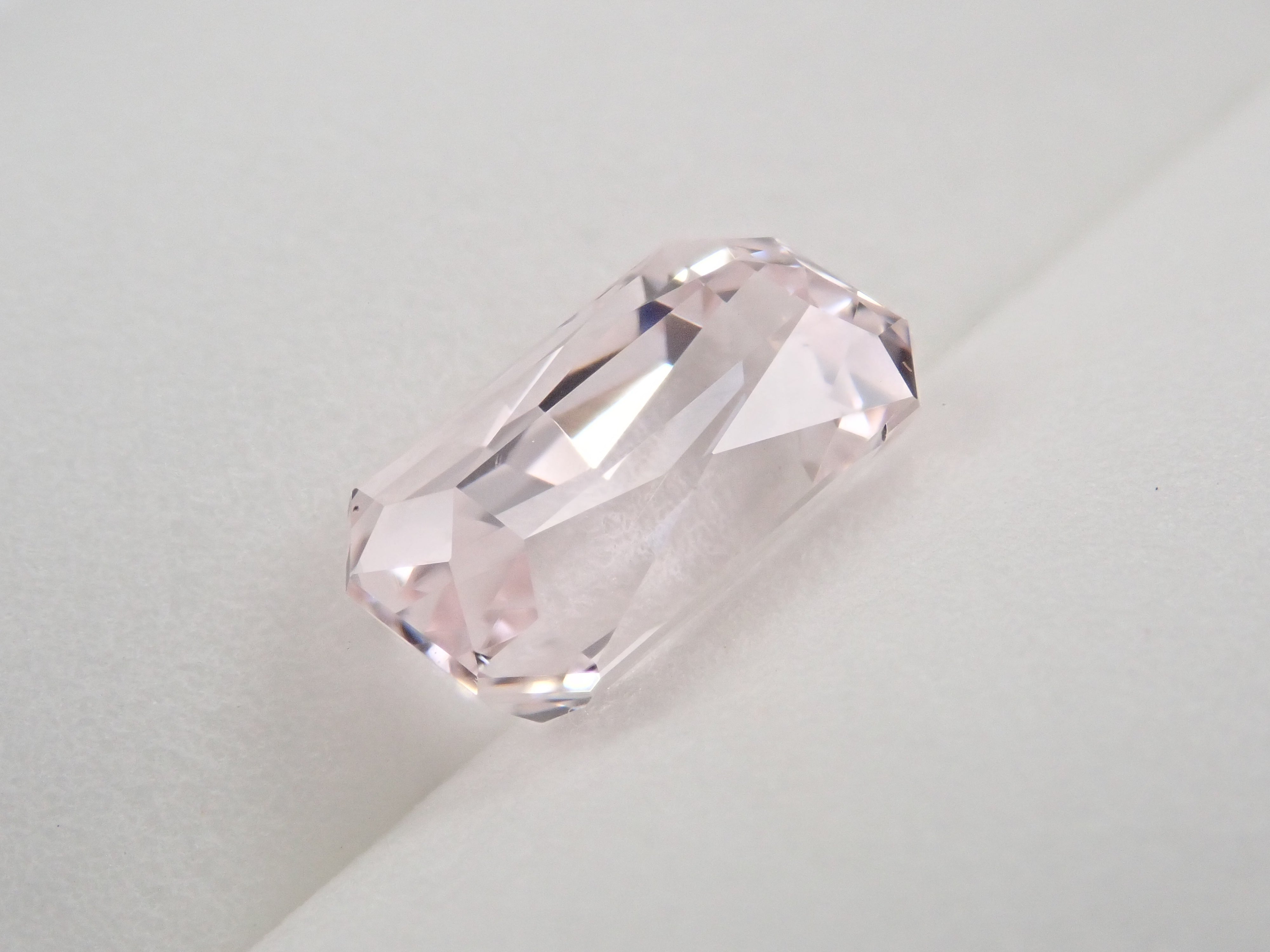 アフガニスタン産クンツァイト 2.938ctルース