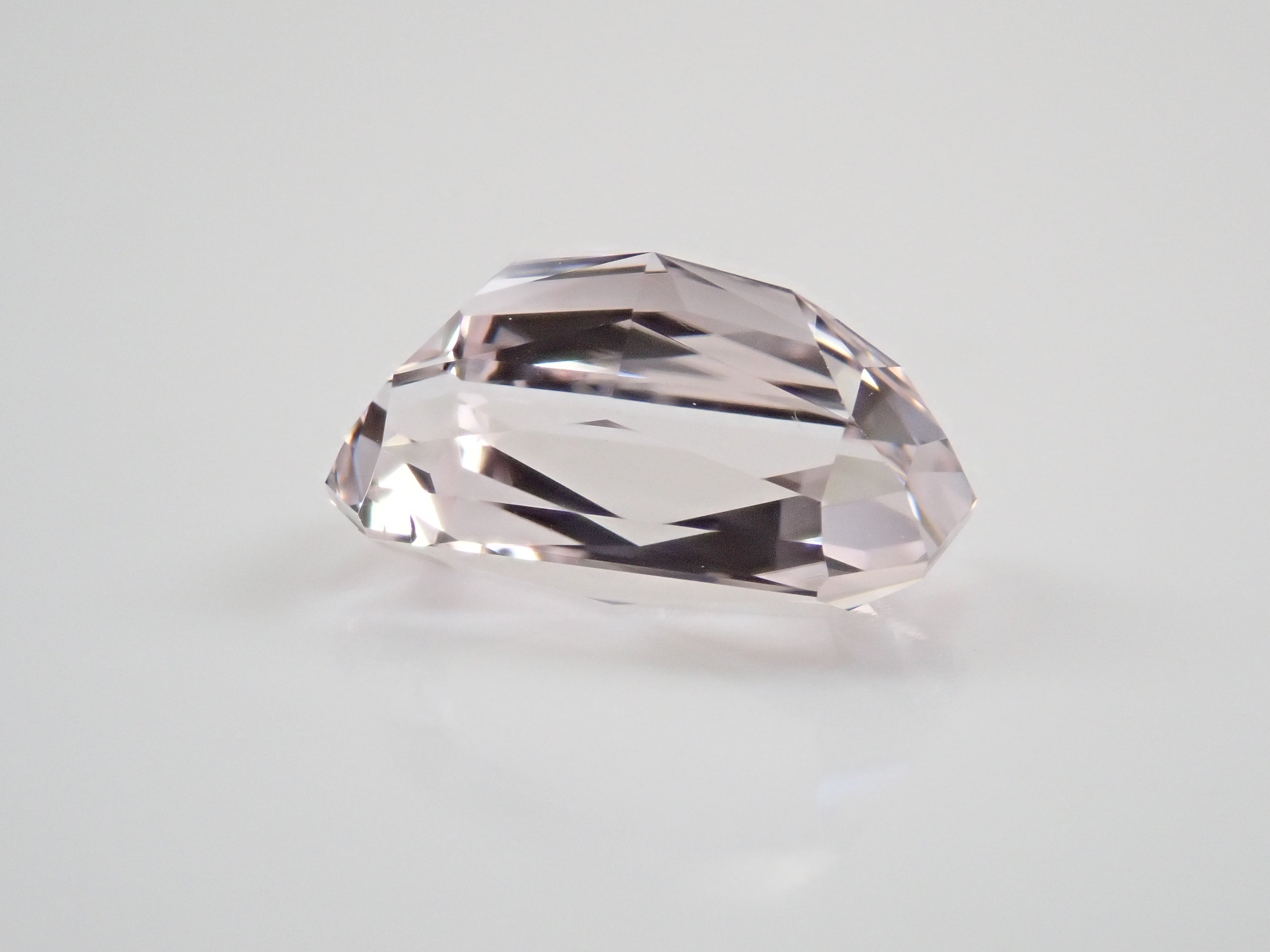 アフガニスタン産クンツァイト 2.938ctルース