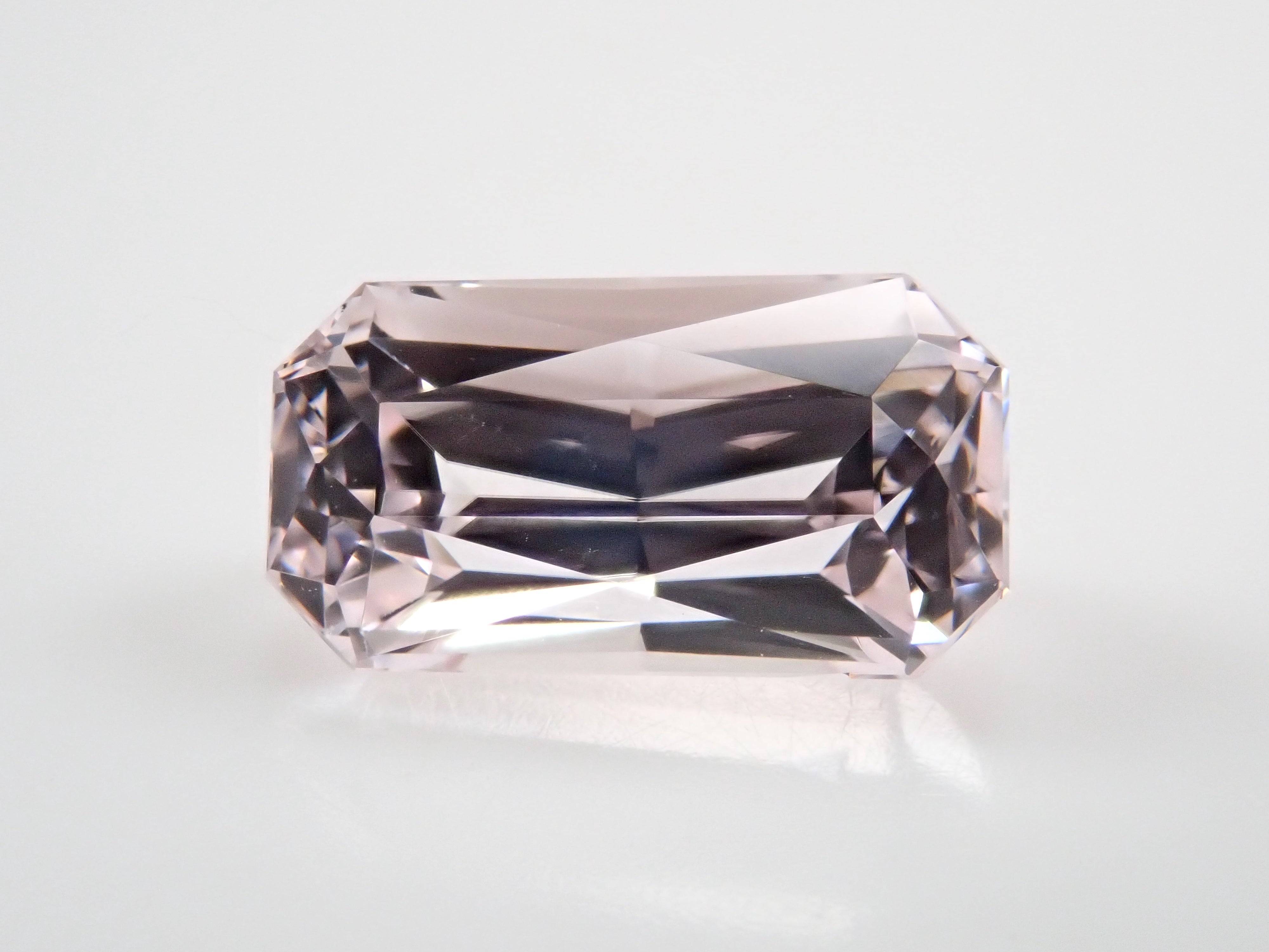 アフガニスタン産クンツァイト 2.938ctルース