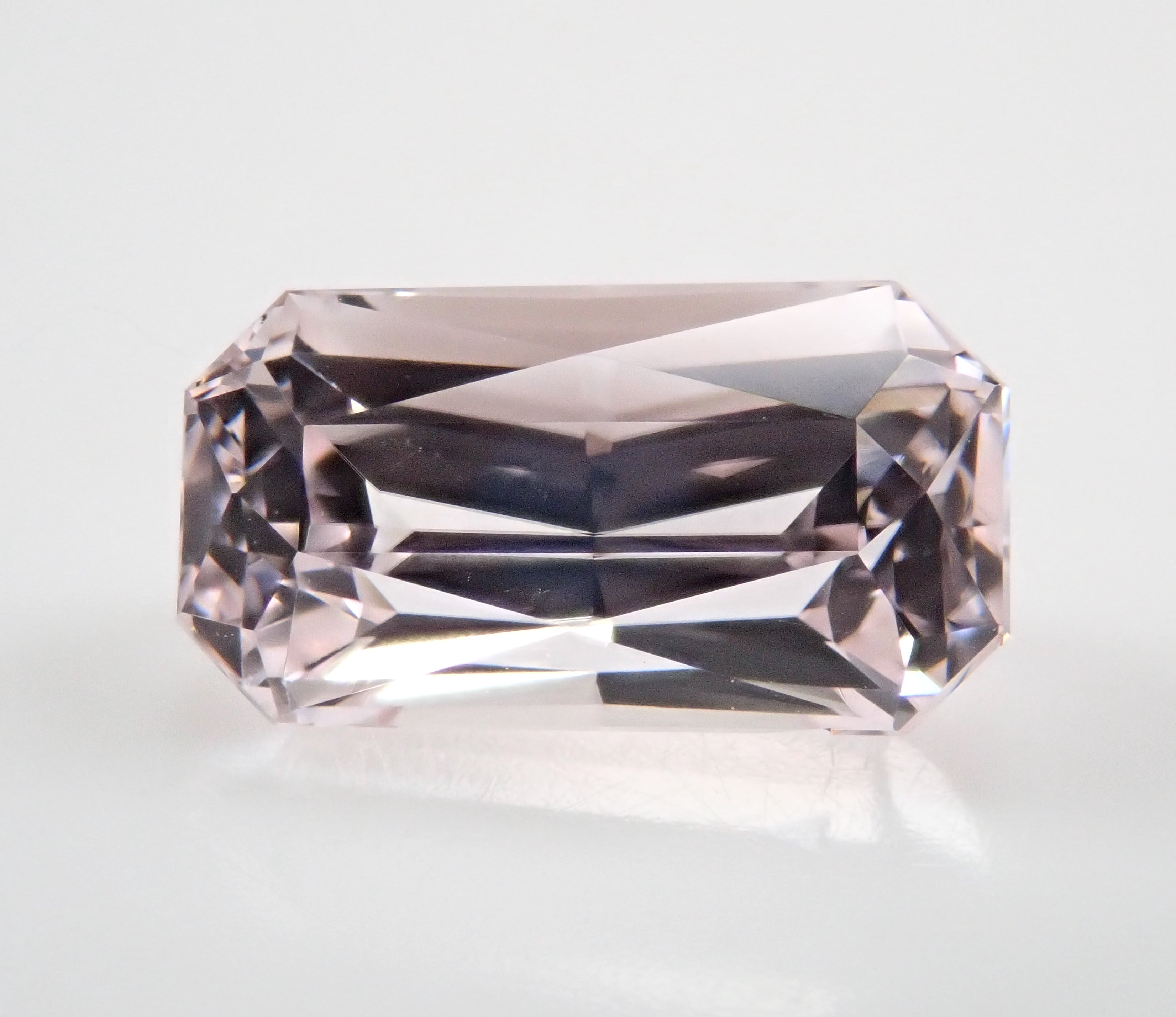 アフガニスタン産クンツァイト 2.938ctルース