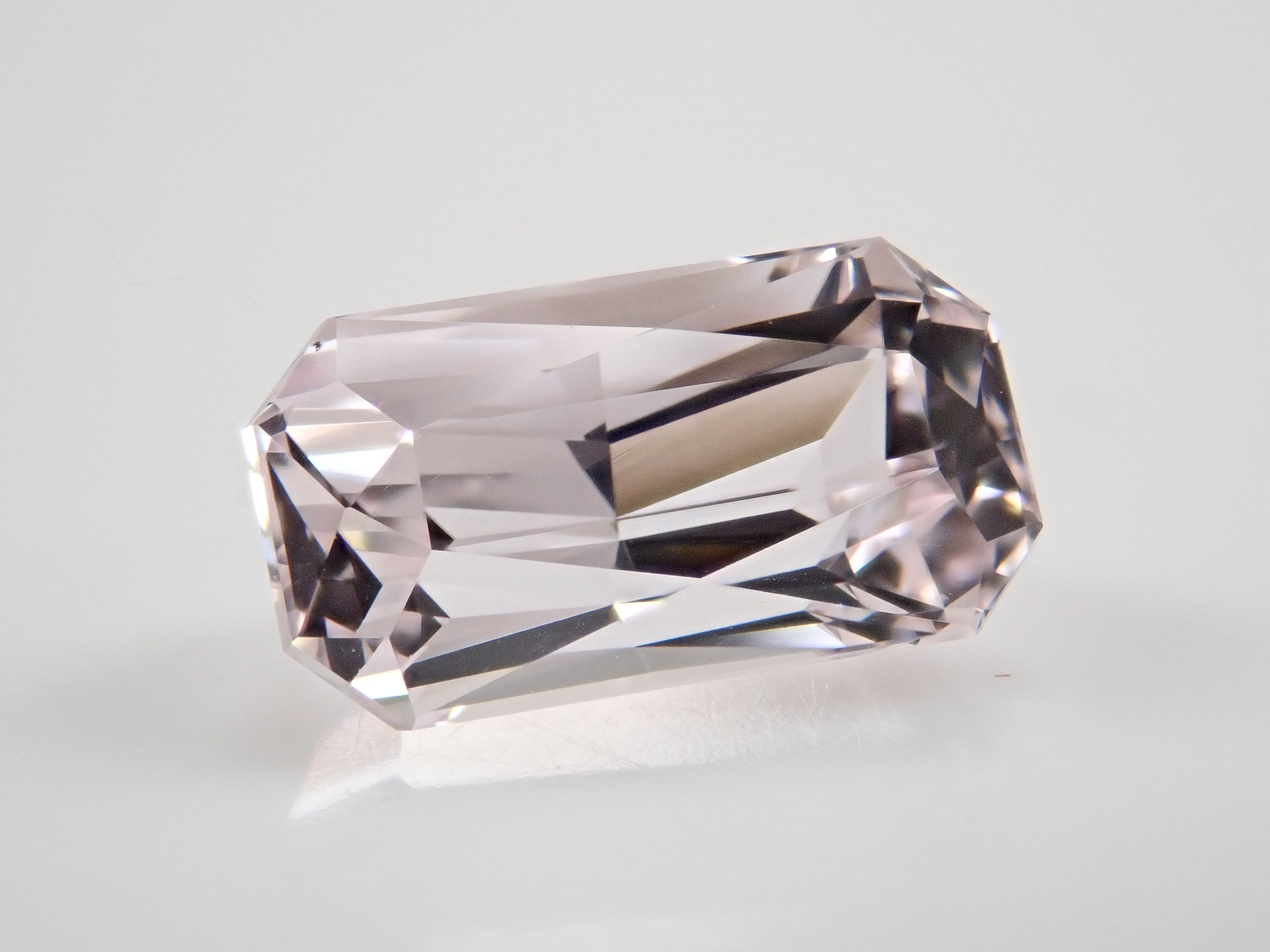 アフガニスタン産クンツァイト 2.938ctルース