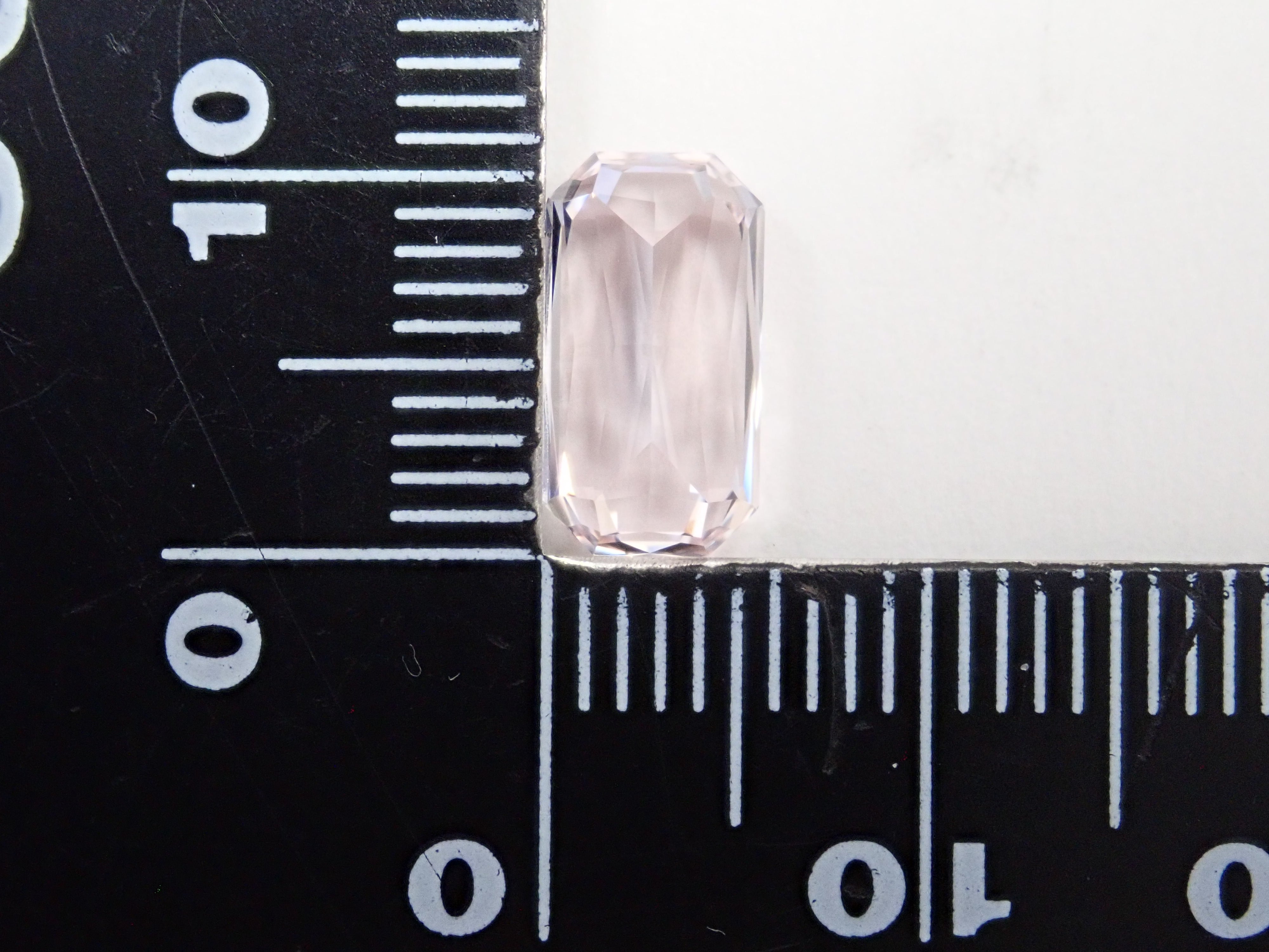 アフガニスタン産クンツァイト 2.938ctルース