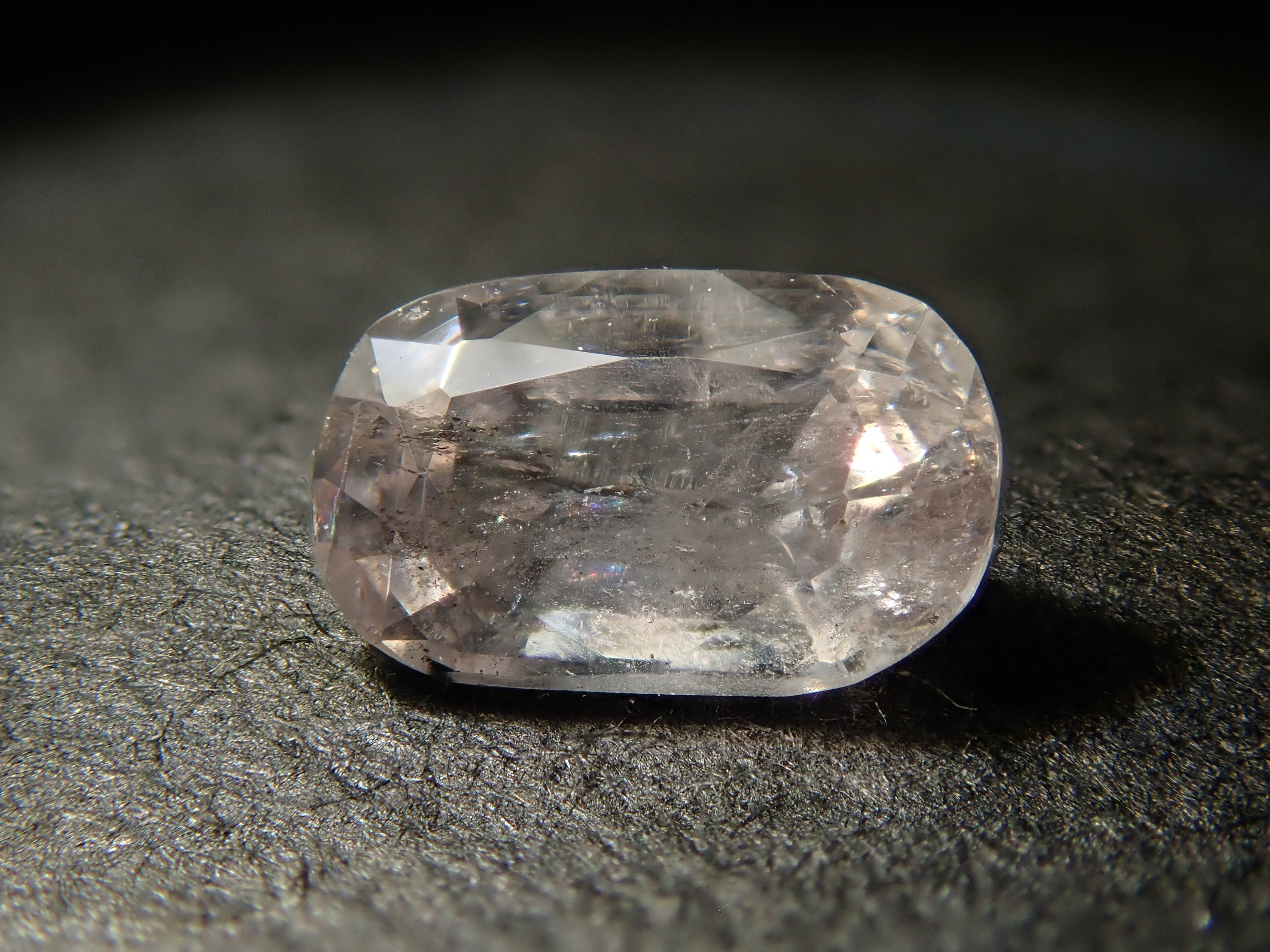 【12562826掲載】ミャンマー産マスグラバイト 0.351ctルース