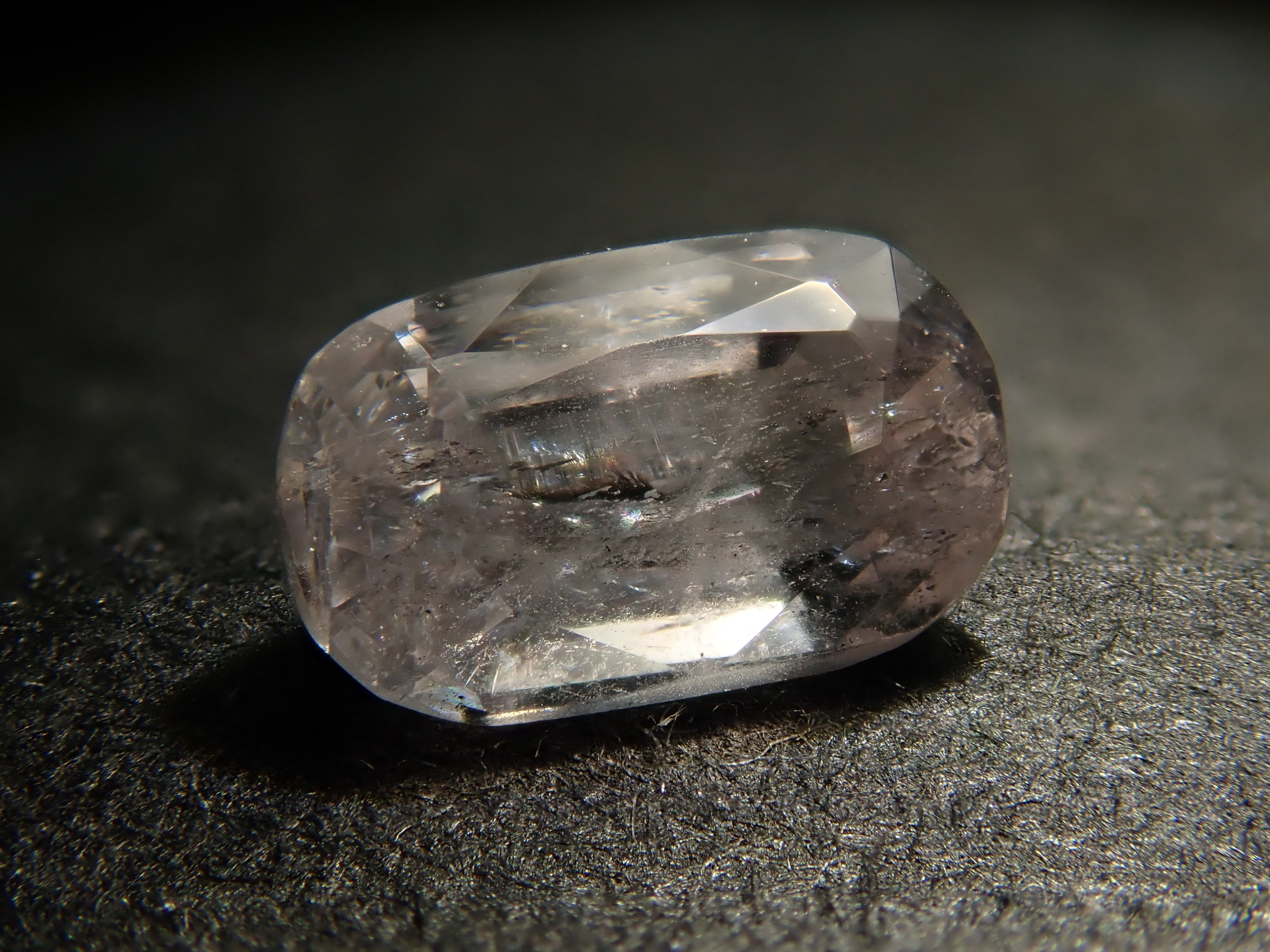 【12562826掲載】ミャンマー産マスグラバイト 0.351ctルース