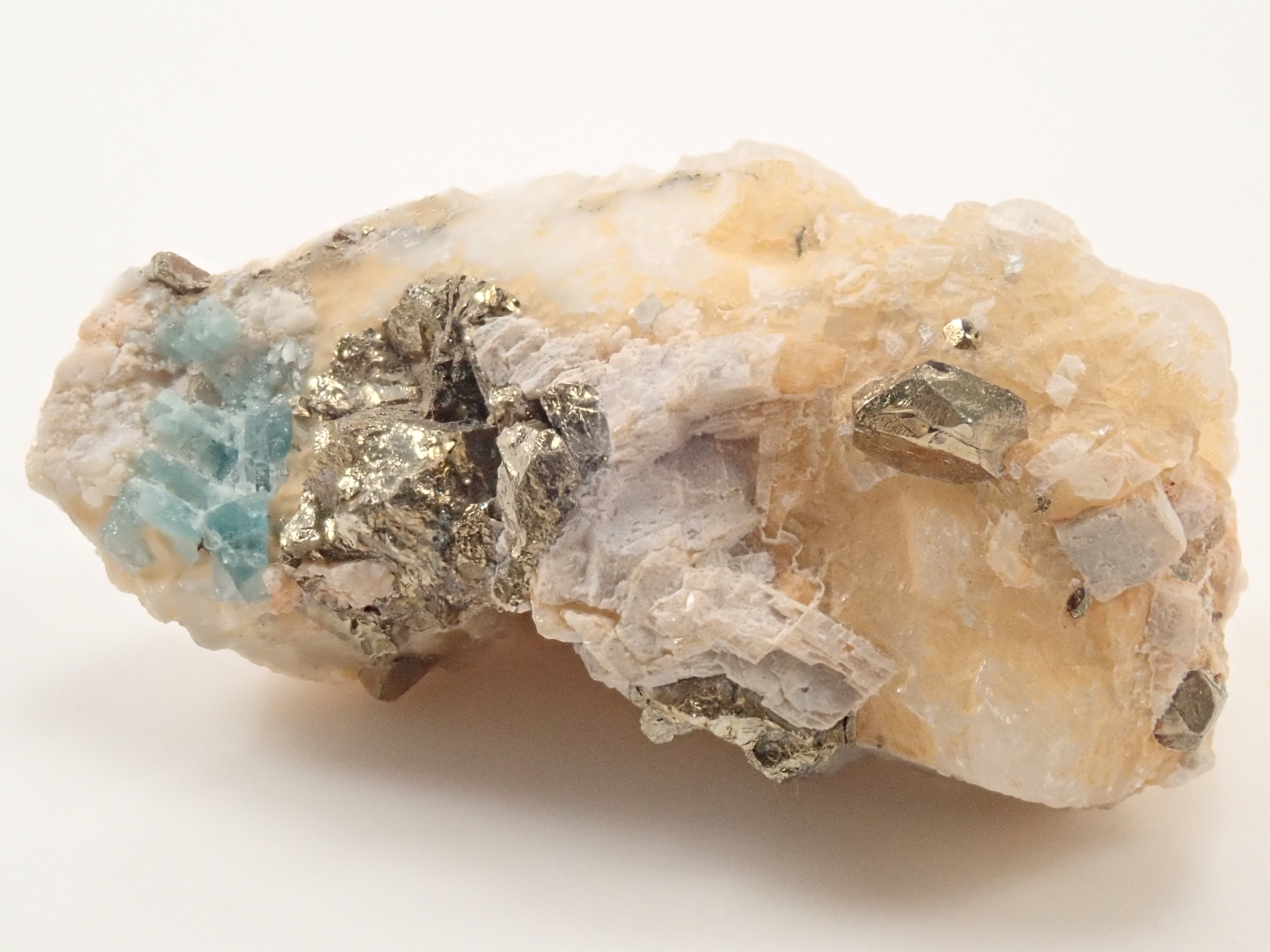 【12562828掲載】コロンビア産パイライト付ユークレース 37.340ct原石