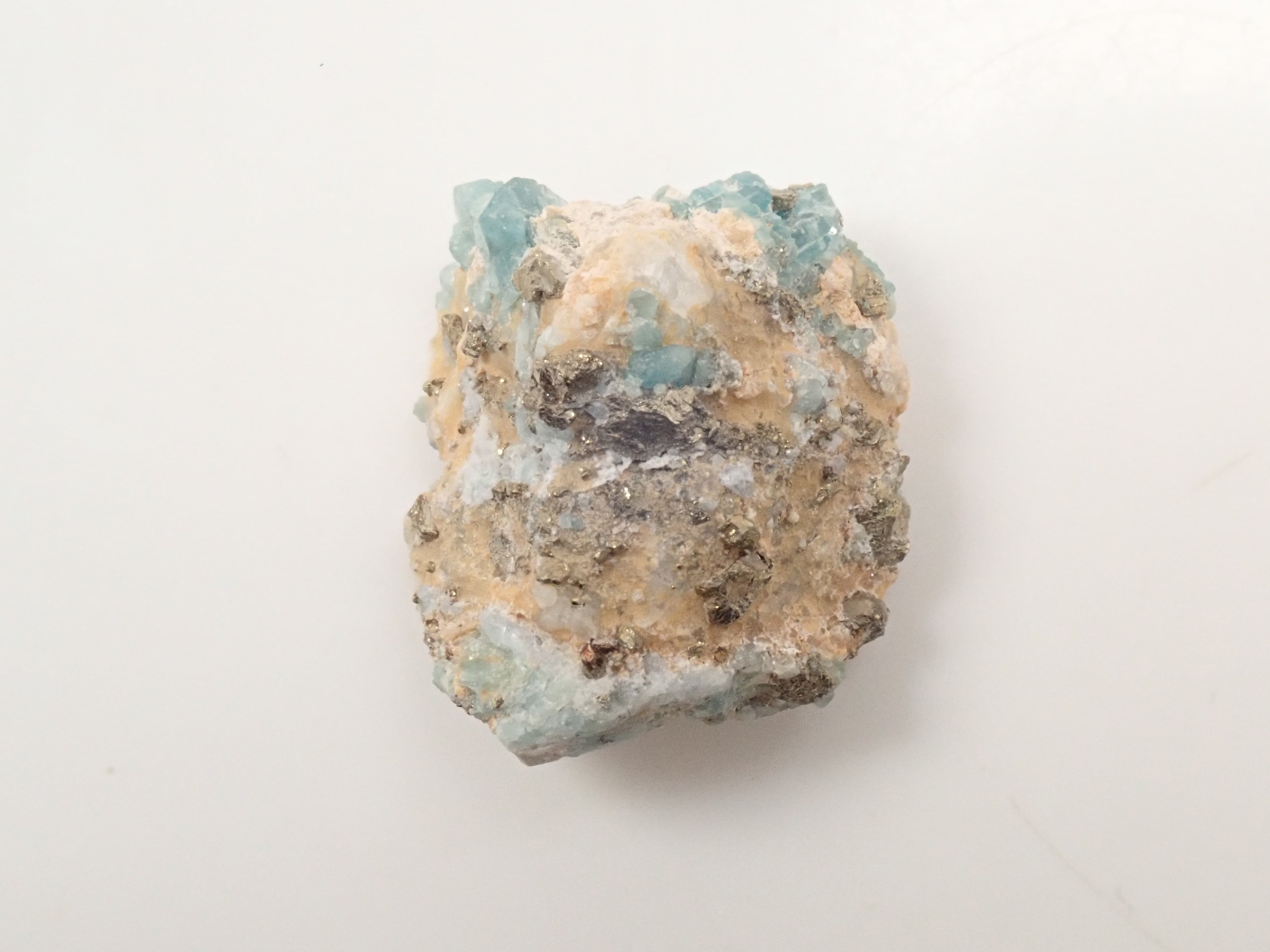 【12562829掲載】コロンビア産パイライト付ユークレース 23.430ct原石