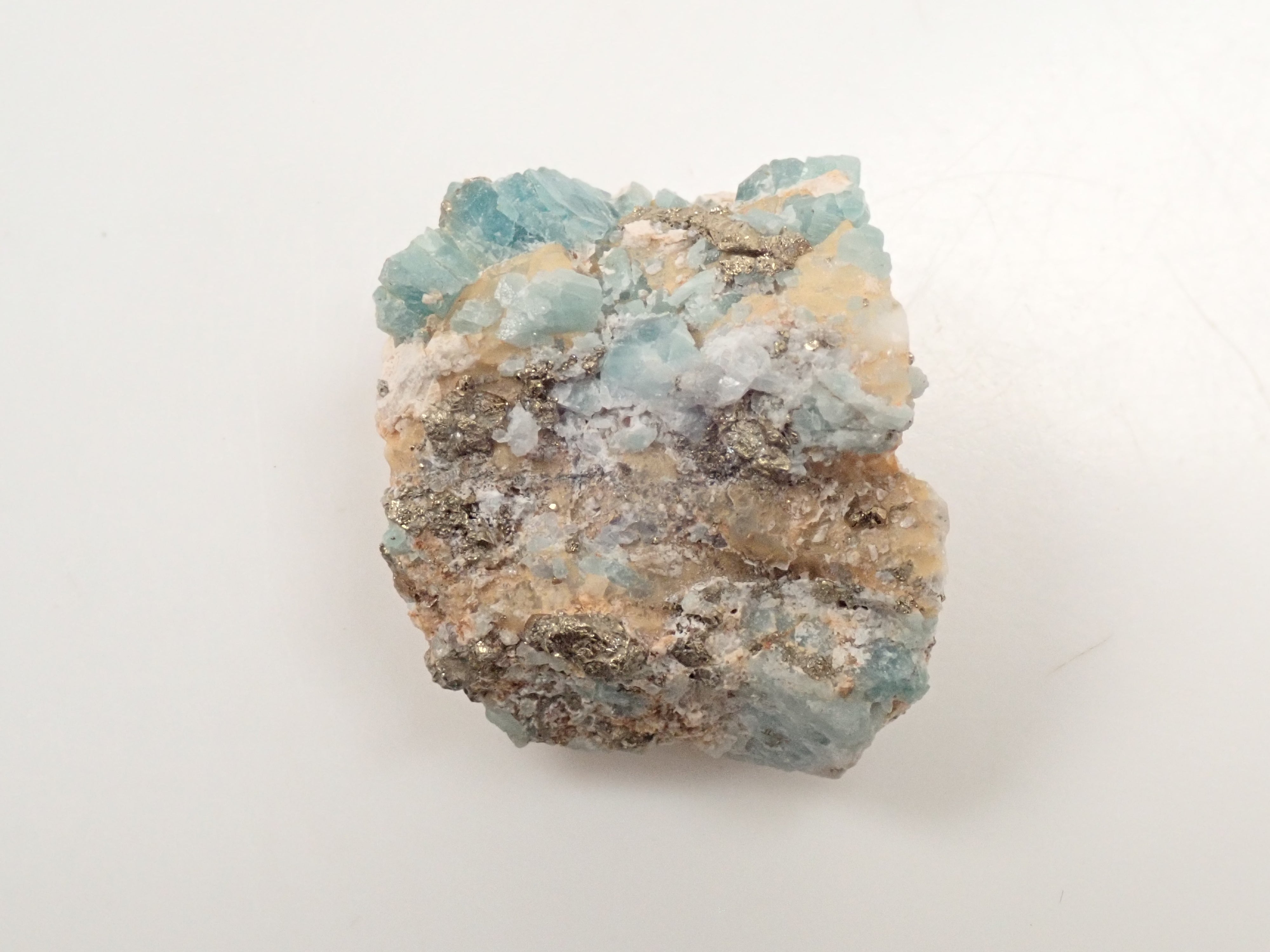 【12562829掲載】コロンビア産パイライト付ユークレース 23.430ct原石