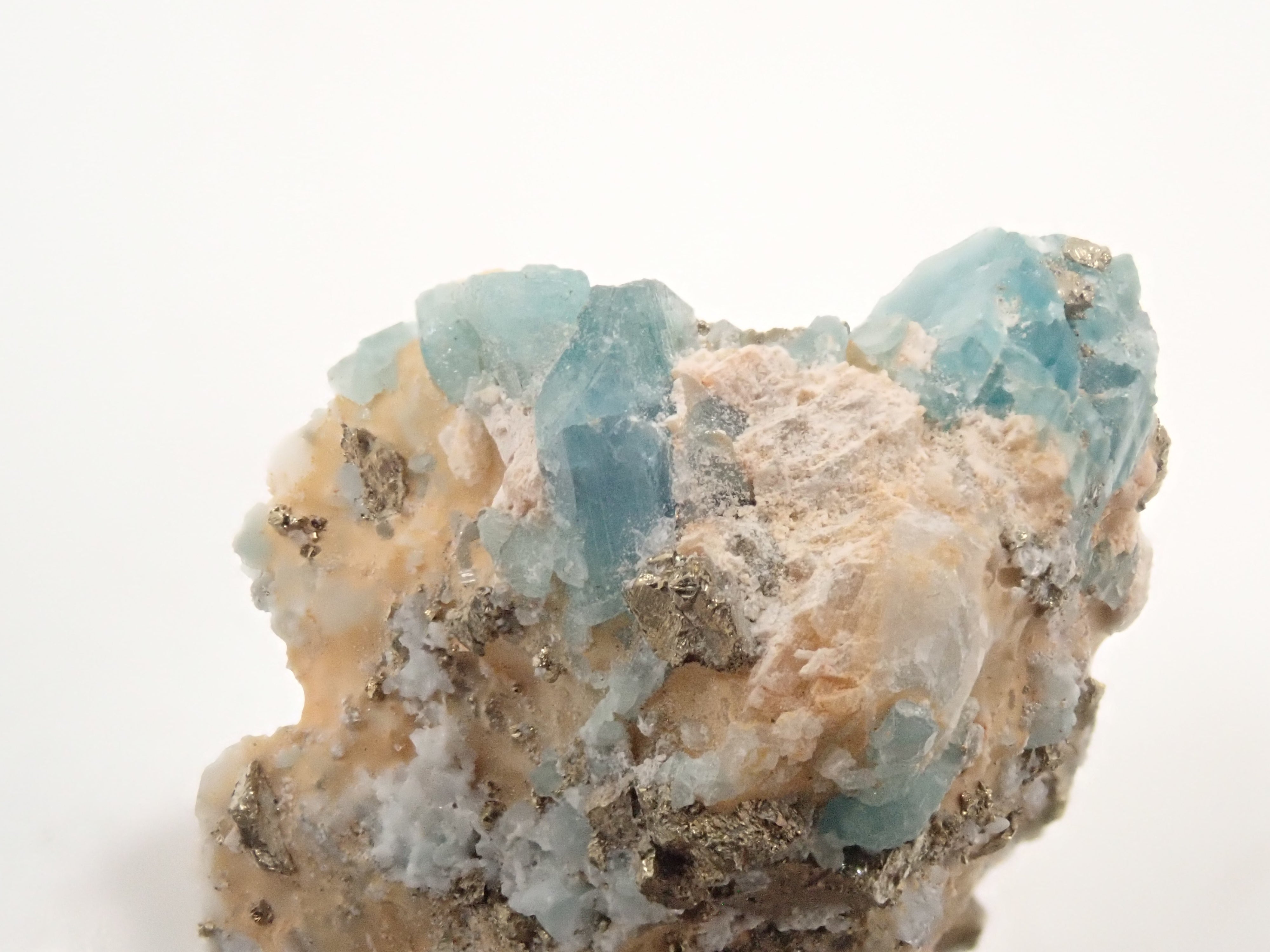 【12562829掲載】コロンビア産パイライト付ユークレース 23.430ct原石