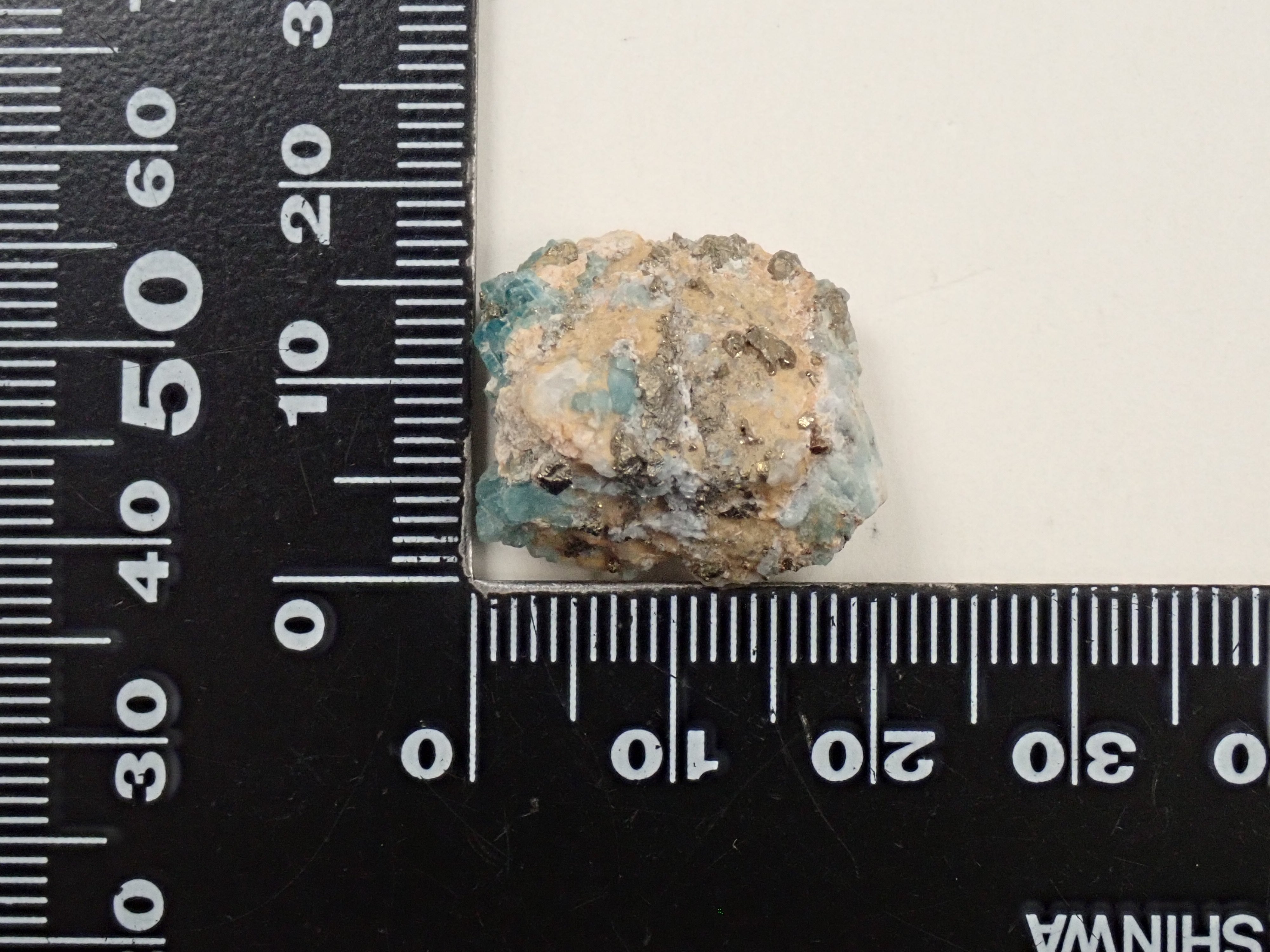 【12562829掲載】コロンビア産パイライト付ユークレース 23.430ct原石