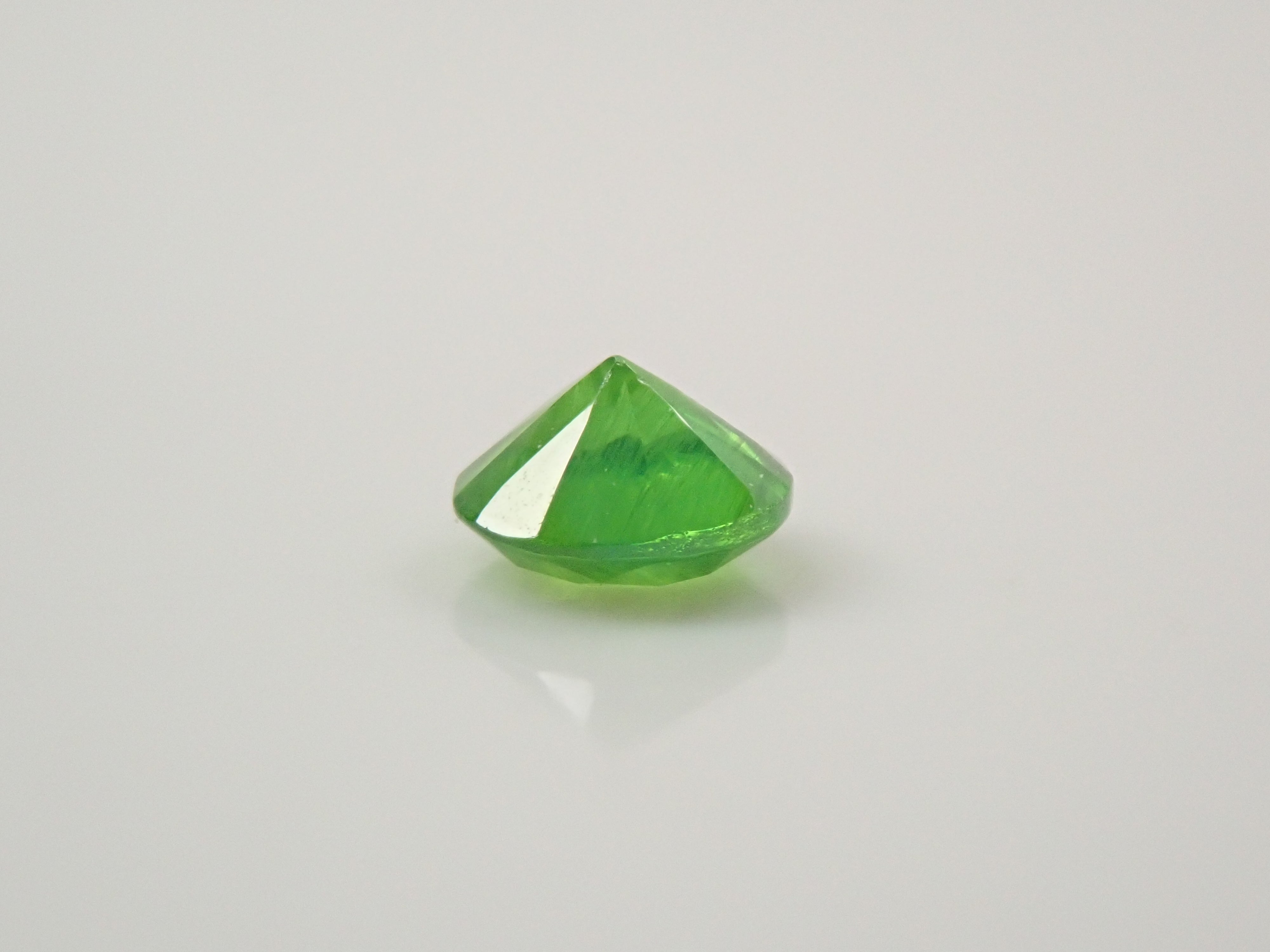 ロシア産デマントイドガーネット(ホーステール認む) 2.8mm/0.105ctルース