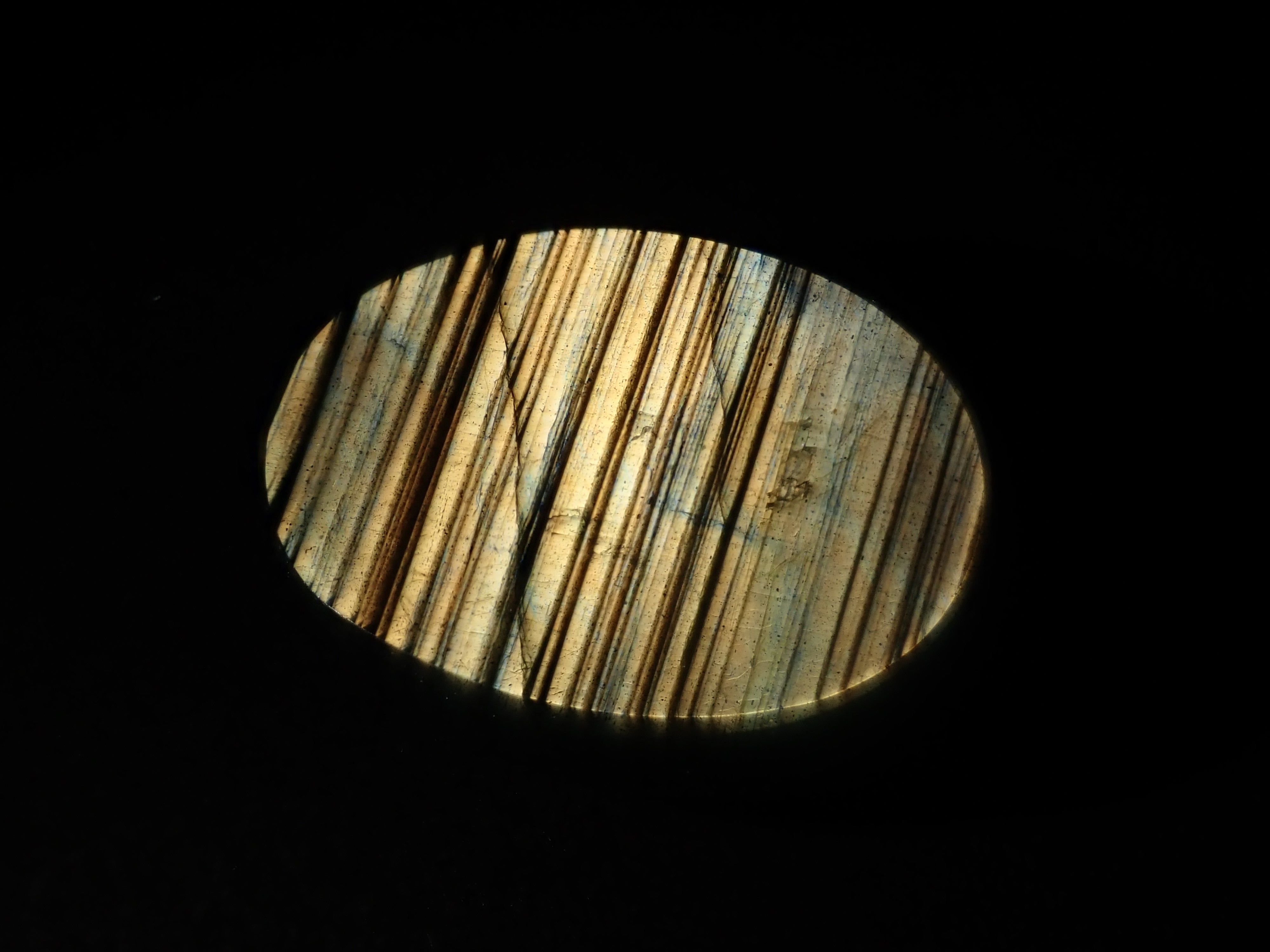 {剩餘 2 顆寶石} 1 顆拉長石散石(20 x 15 毫米,適合初學者){可享多次購買折扣}