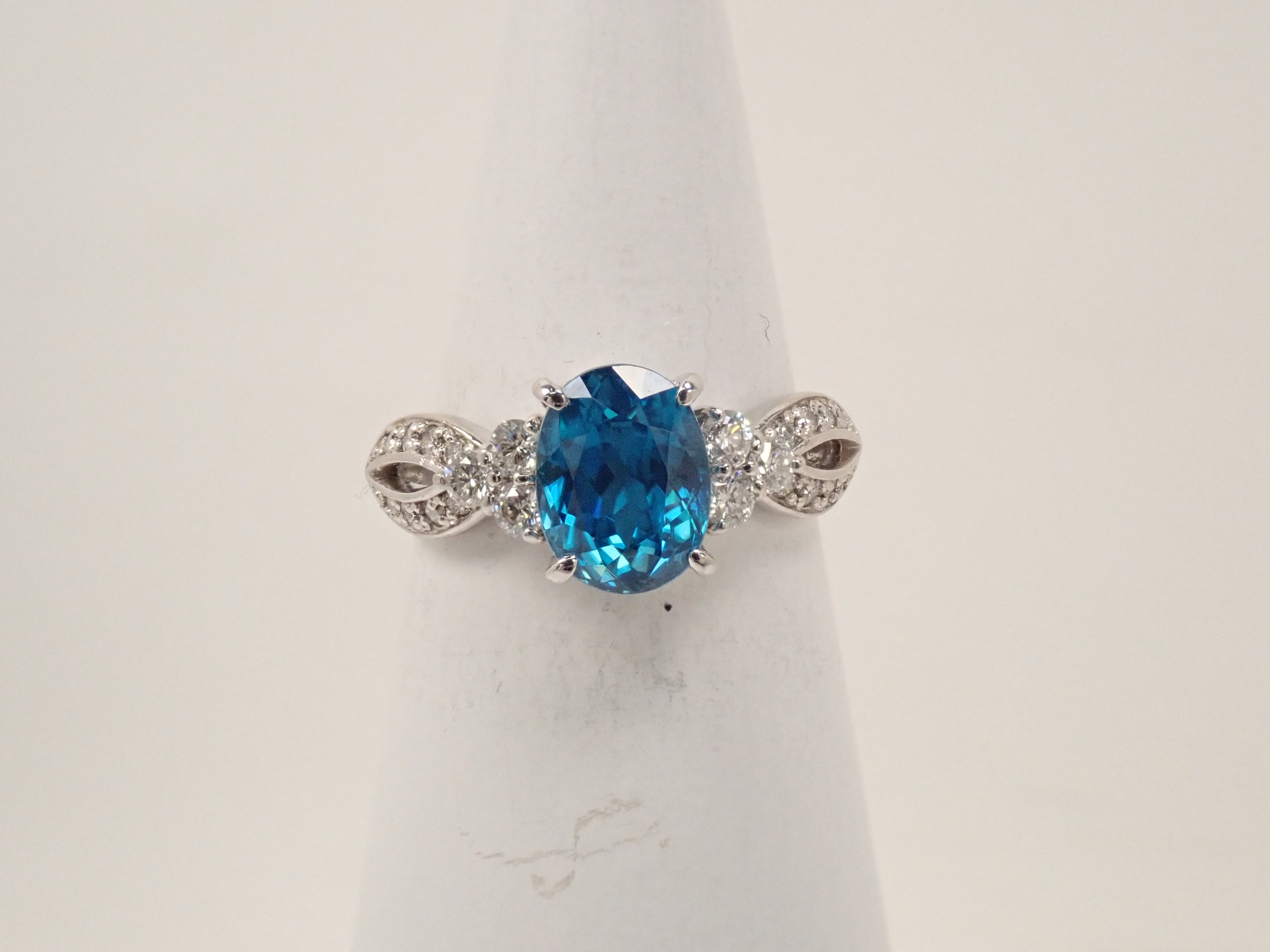 【22602584掲載】【カラフリ】Pt900 ブルージルコン(ラタナキリブルー) 2.27ct リング