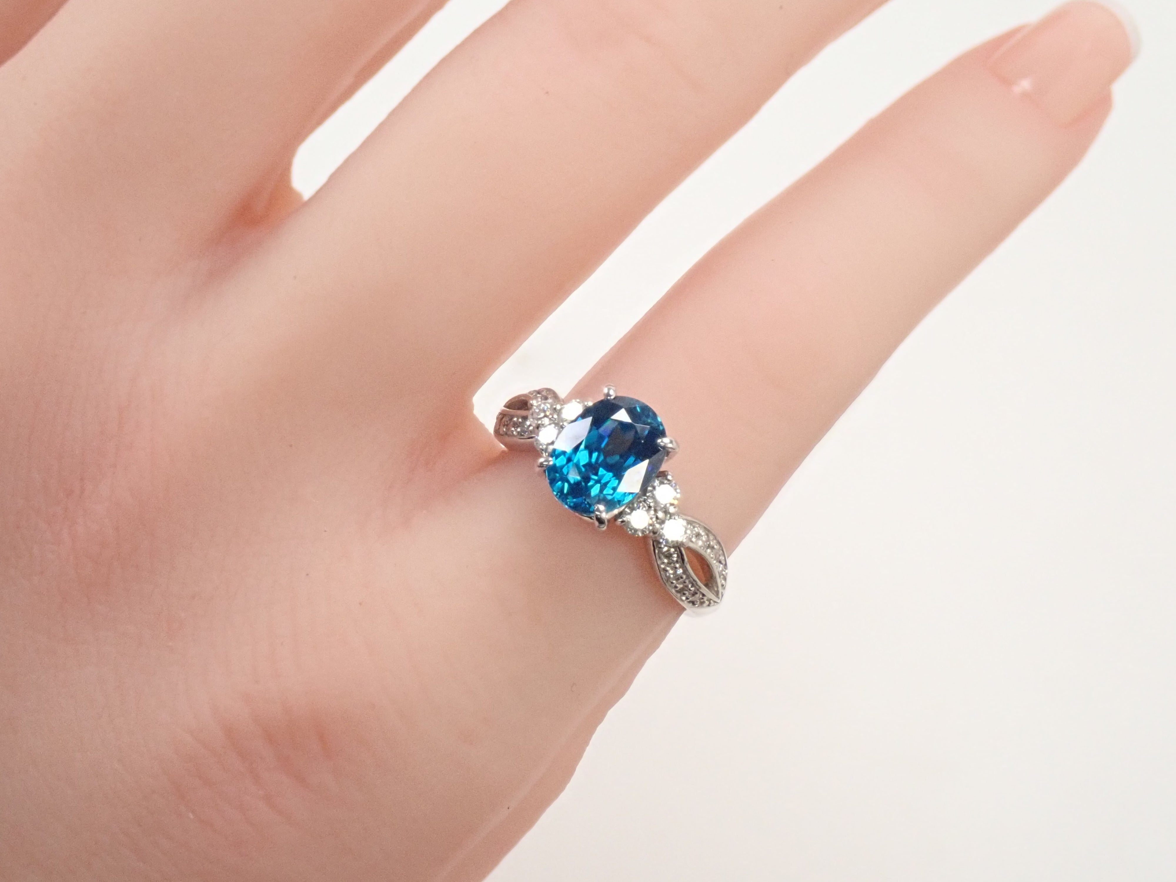 【22602584掲載】【カラフリ】Pt900 ブルージルコン(ラタナキリブルー) 2.27ct リング