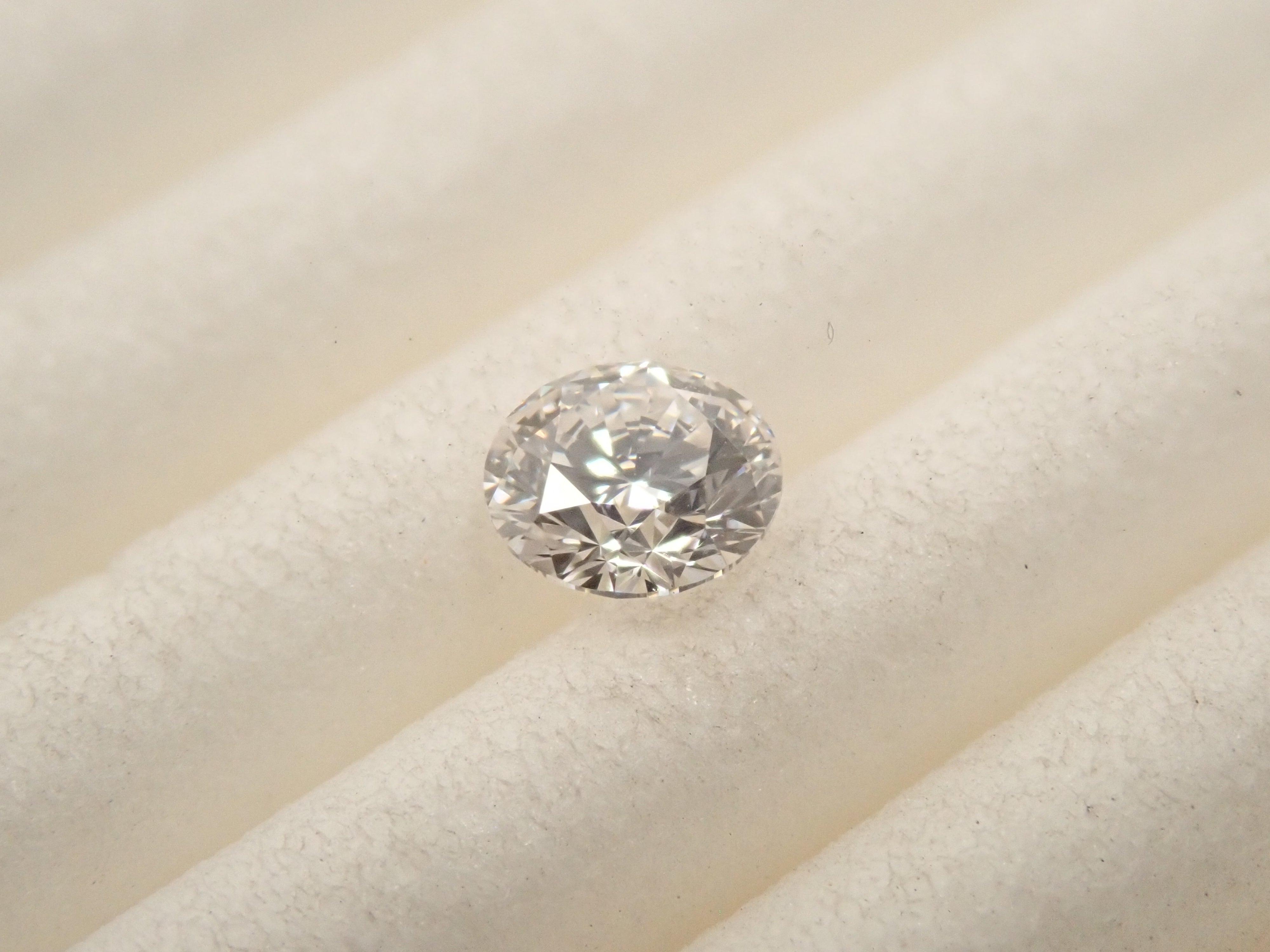 【32501889掲載】ダイヤモンド(H&C) 0.194ctルース(G, VVS-1, 3Excellent H&C)