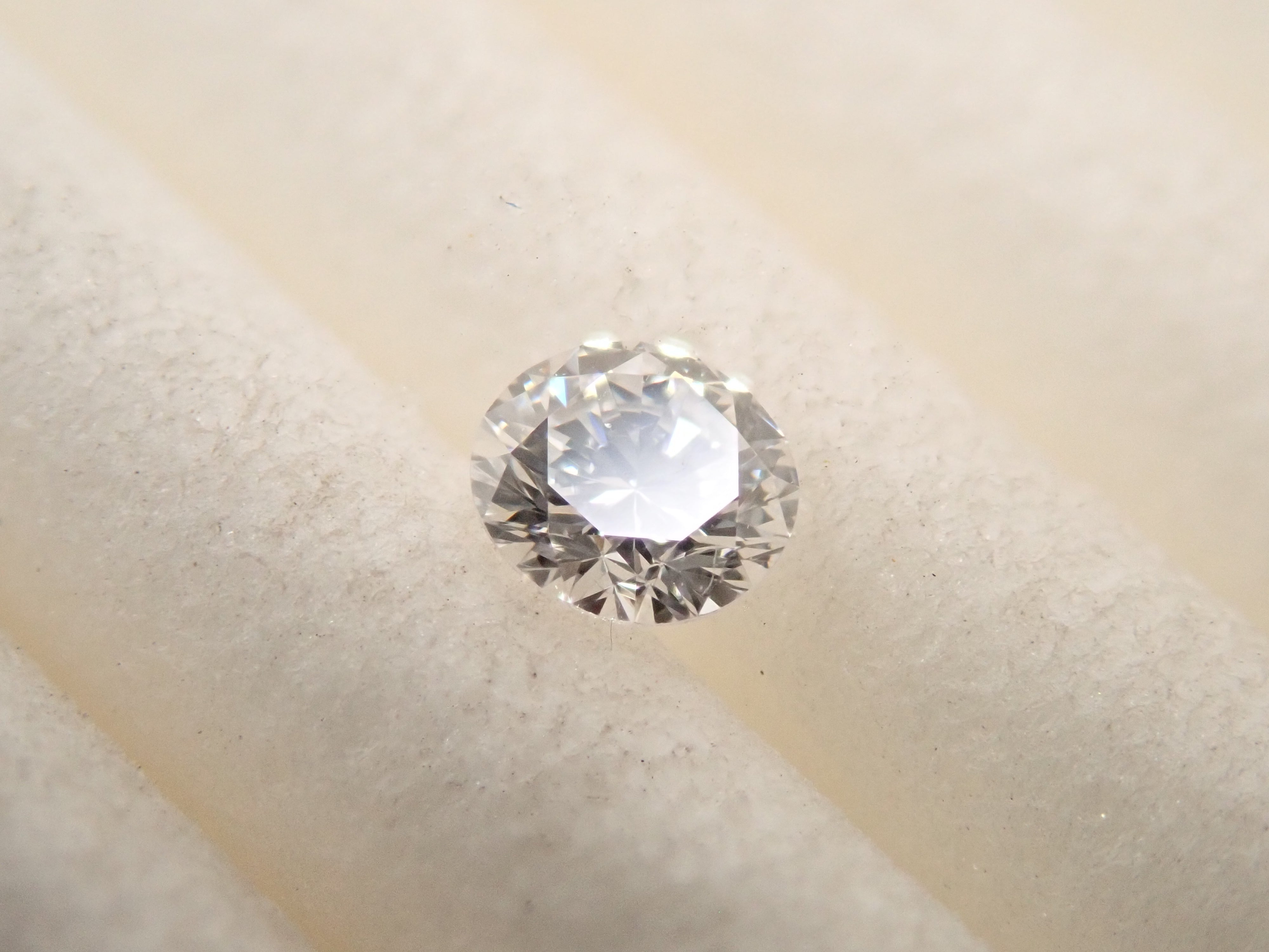 【32501897掲載】ダイヤモンド 0.101ctルース(D, VVS-2, VeryGood)