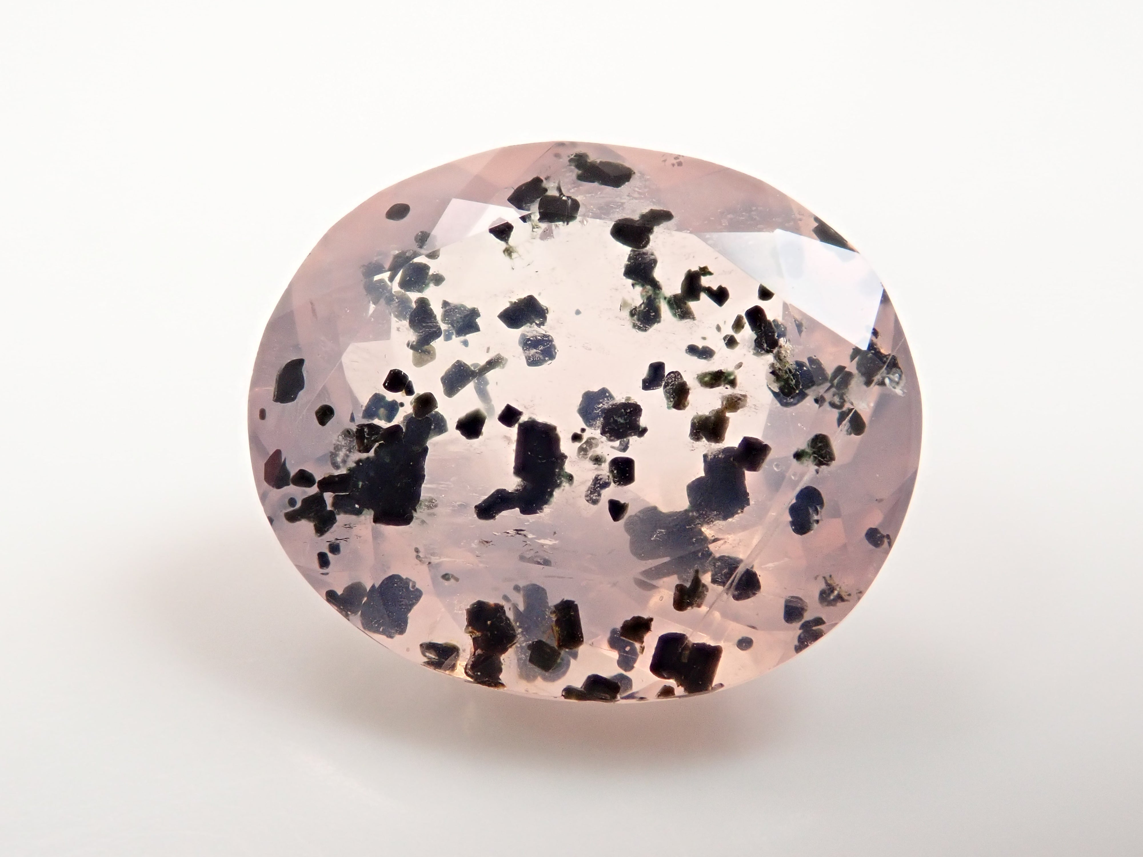 【12562768掲載】ブラジル産マイカインローズクォーツ(雲母インローズクォーツ) 8.477ctルース