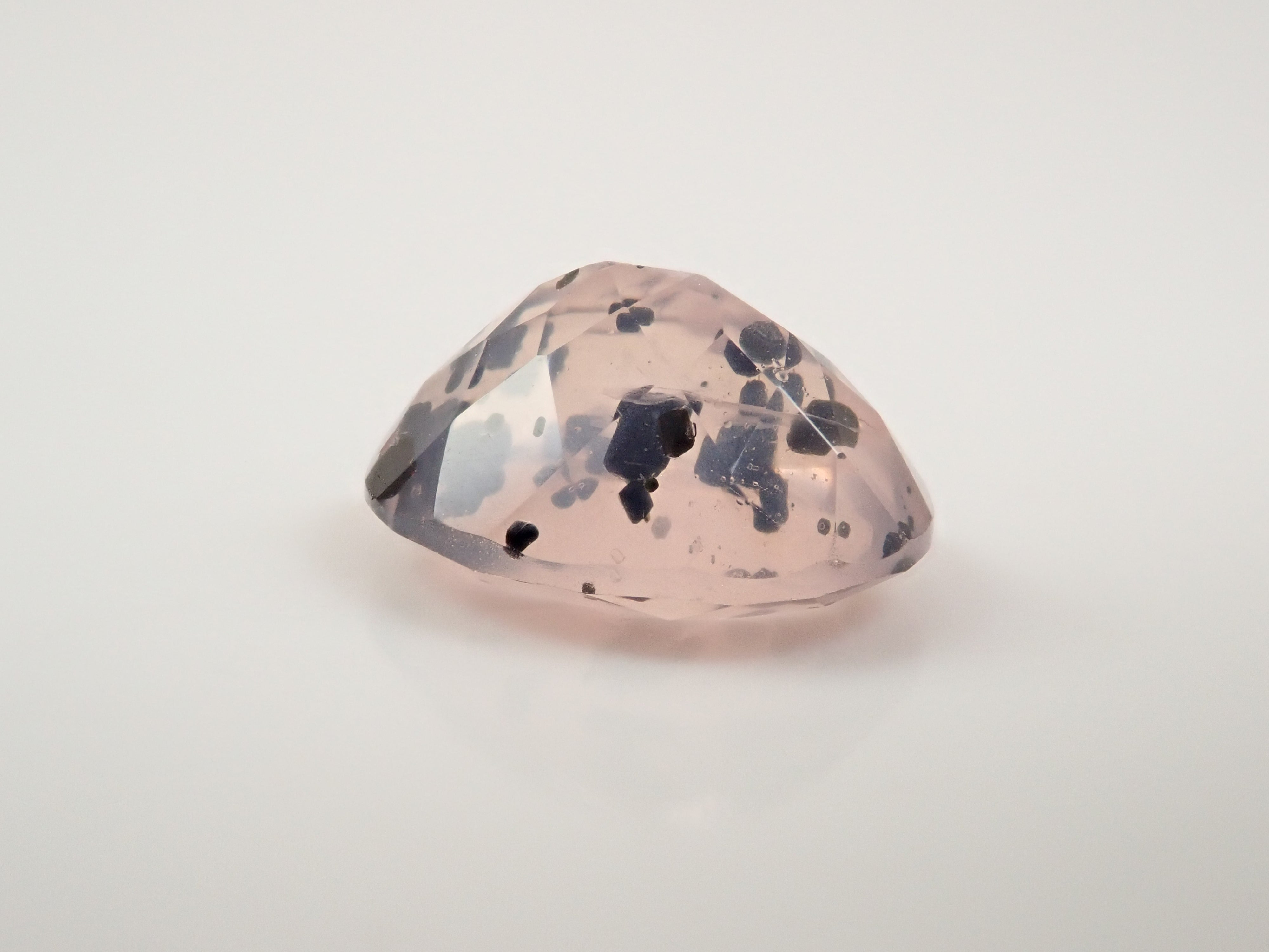 【12562769掲載】ブラジル産マイカインローズクォーツ(雲母インローズクォーツ) 3.123ctルース